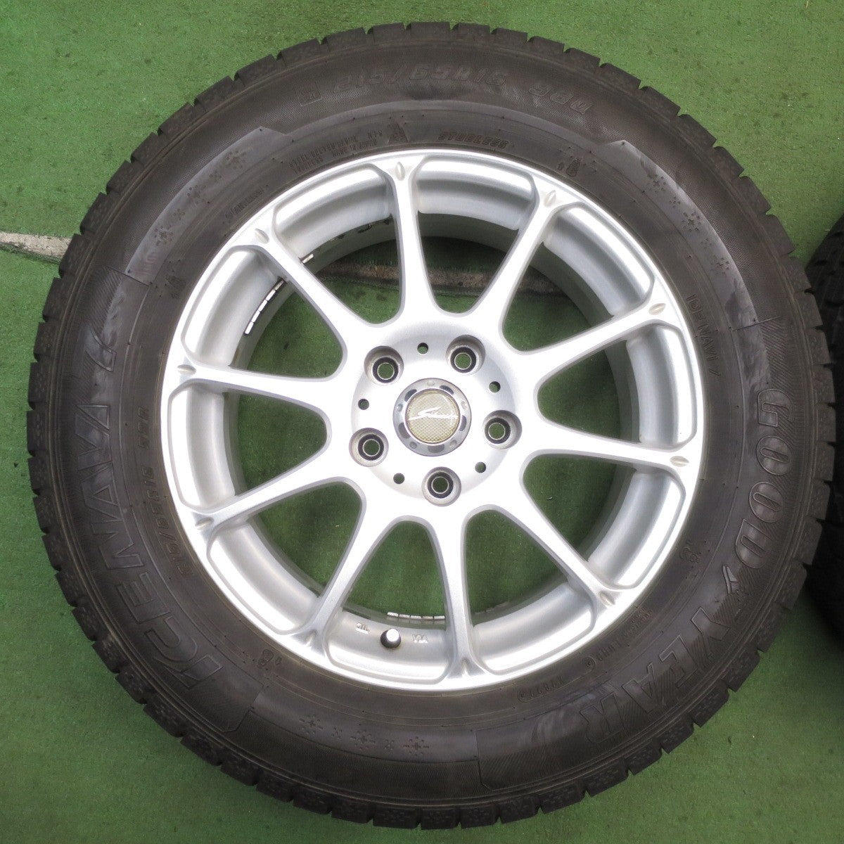 バリ溝!22年!キレイ!9.5分★スタッドレス 215/65R16 グッドイヤー アイスナビ7 SCHNEIDER シュナイダー 16インチ PCD114.3/5H★5080803NJス