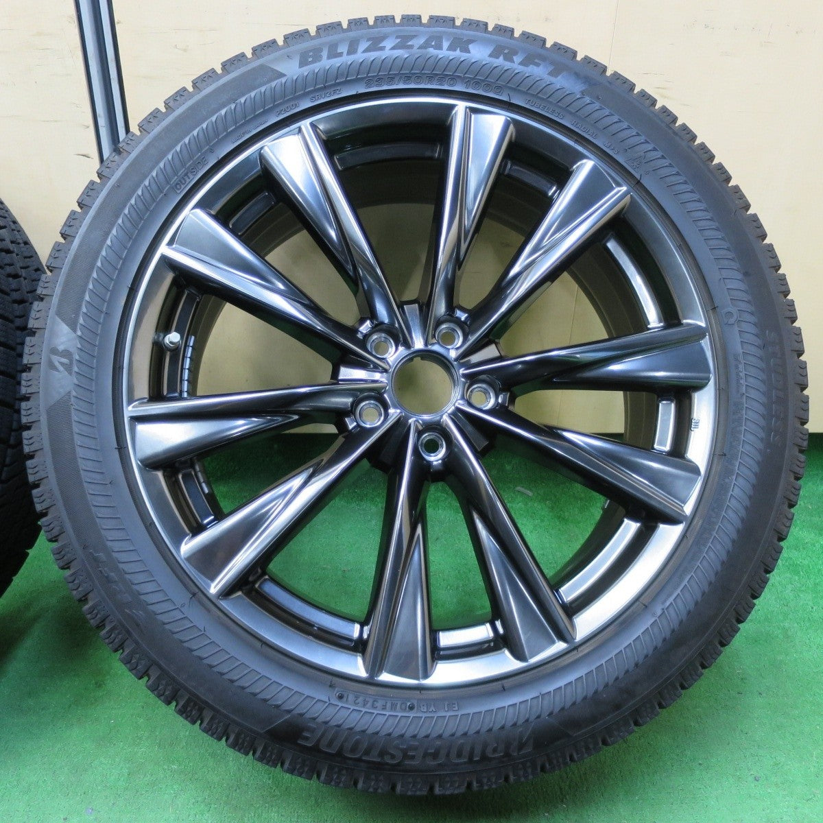 センサー付 バリ溝 21年 綺麗 9.5分★レクサス NX Fスポーツ 純正 235/50R20 スタッドレス BS RFT PCD114.3/5H★4072107イス
