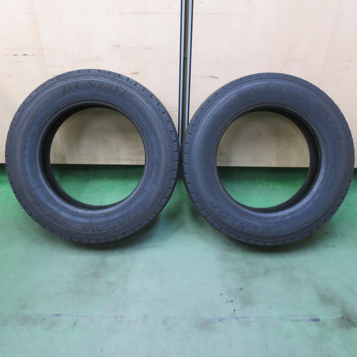 バリ溝!23年!8.5分!2本◎トラック タイヤ 205/70R17.5 115/113L ダンロップ エナセーブ SPLT 50 M 17.5インチ◎6101610イノタ