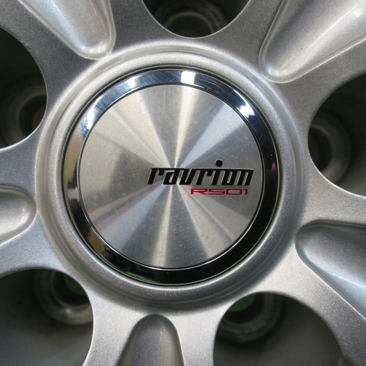 バリ溝!キレイ!9.5分★スタッドレス 225/60R18 グッドイヤー アイスナビ SUV ravrion RS01 ラブリオン 18インチ PCD114.3/5H★5040701イス