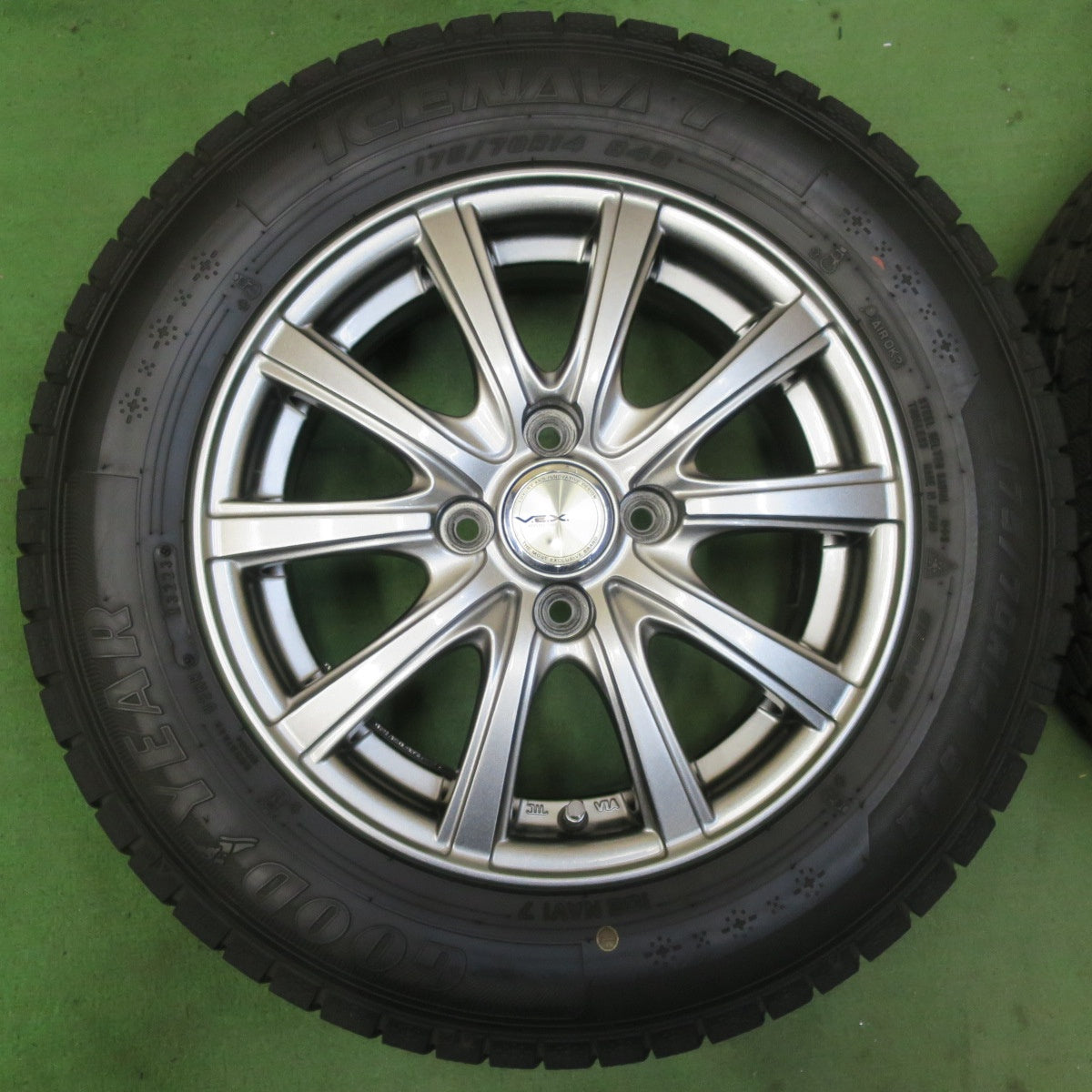 バリ溝!23年!キレイ!9.5分★スタッドレス 175/70R14 グッドイヤー アイスナビ7 V.E.X. VEX 14インチ PCD100/4H★5062905イス