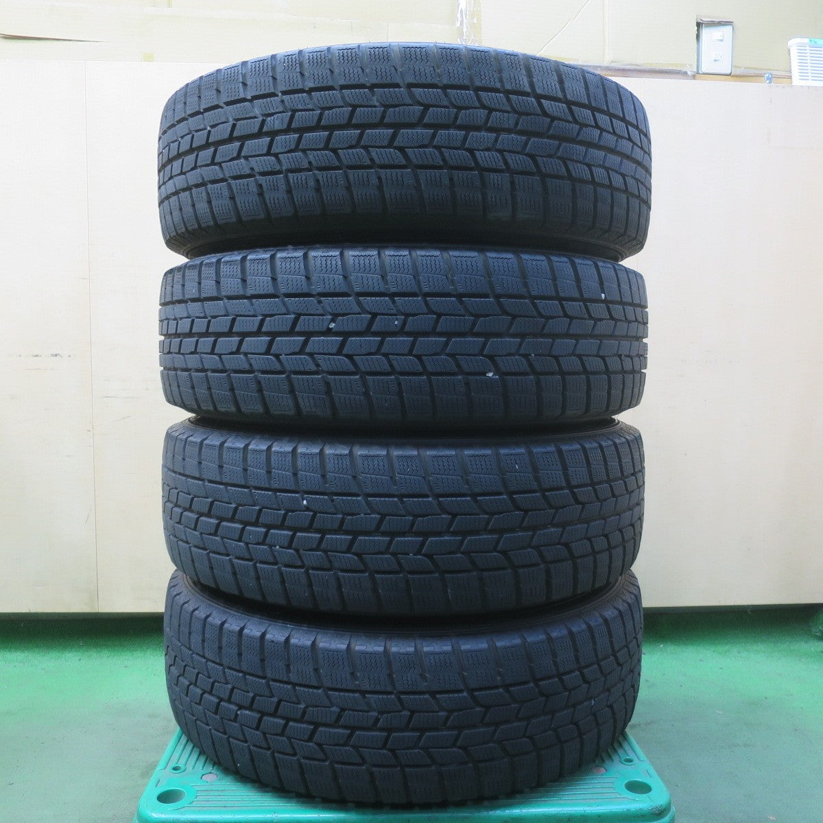 バリ溝!キレイ!8.5分◎スタッドレス 195/65R16 グッドイヤー アイスナビ6 ravrion RS01 ラブリオン 16インチ PCD100/4H◎6102012イス