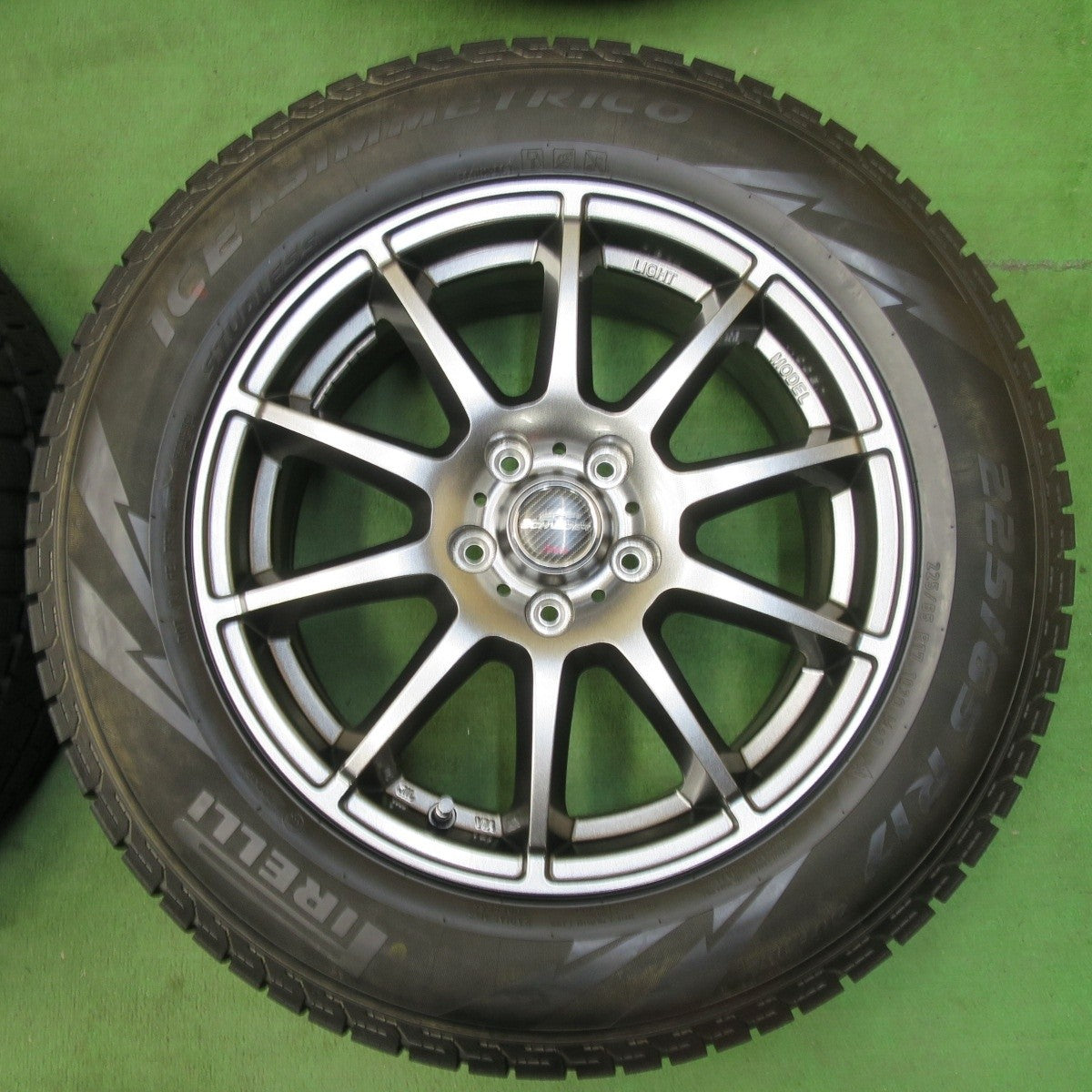タイヤほぼ未使用!キレイ★スタッドレス 225/65R17 ピレリ アイスアシンメトリコ SCHNEIDER シュナイダー 17インチ PCD114.3/5H★5020106イス
