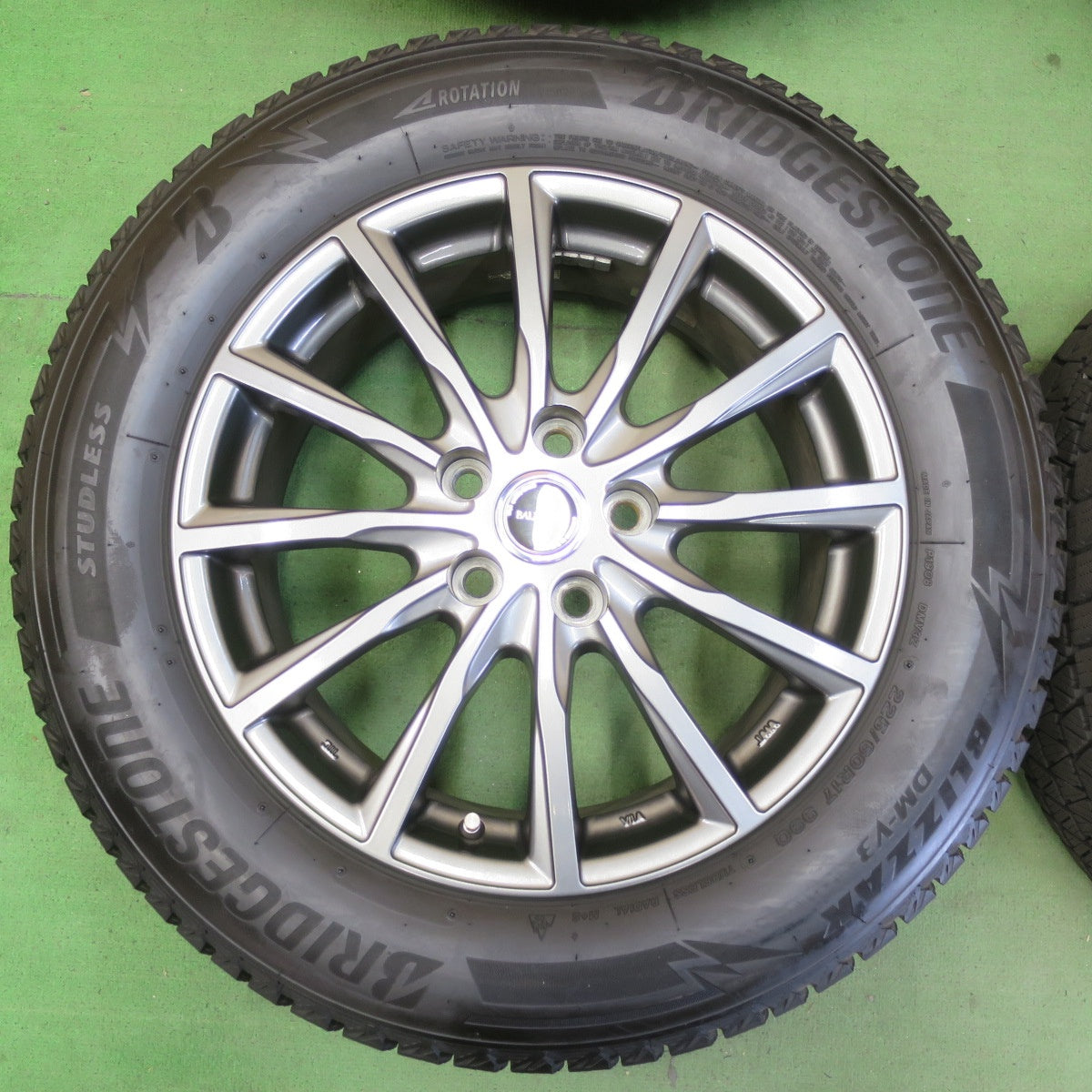 バリ溝!22年!キレイ!9分★スタッドレス 225/60R17 ブリヂストン ブリザック DM-V3 BALMINUM バルミナ 17インチ PCD114.3/5H★5052005イス
