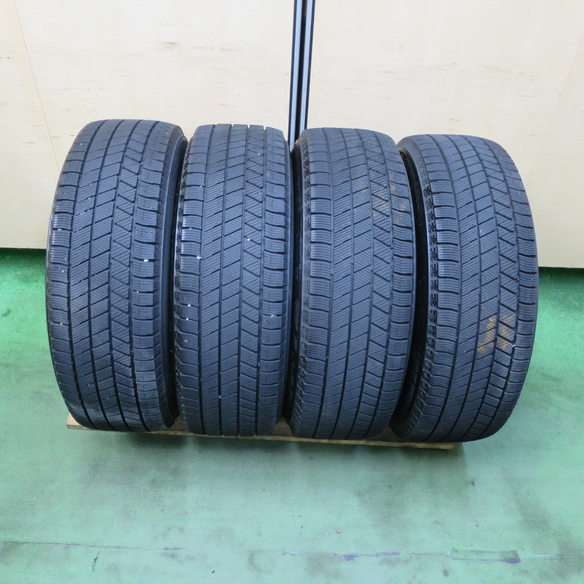 バリ溝!22年!キレイ!9.5分★スタッドレス 205/65R16 ブリヂストン ブリザック VRX3 TOPRUN トップラン 16インチ PCD114.3/5H★5092503TTス