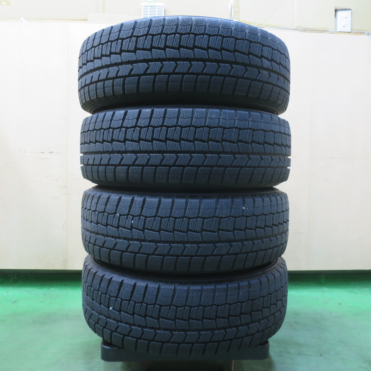バリ溝!23年!9.5分★プリウス 等 195/65R15 スタッドレス ダンロップ ウインターマックス WM02 REVERLINE リバーライン 15インチ PCD100/5H★5122408イス