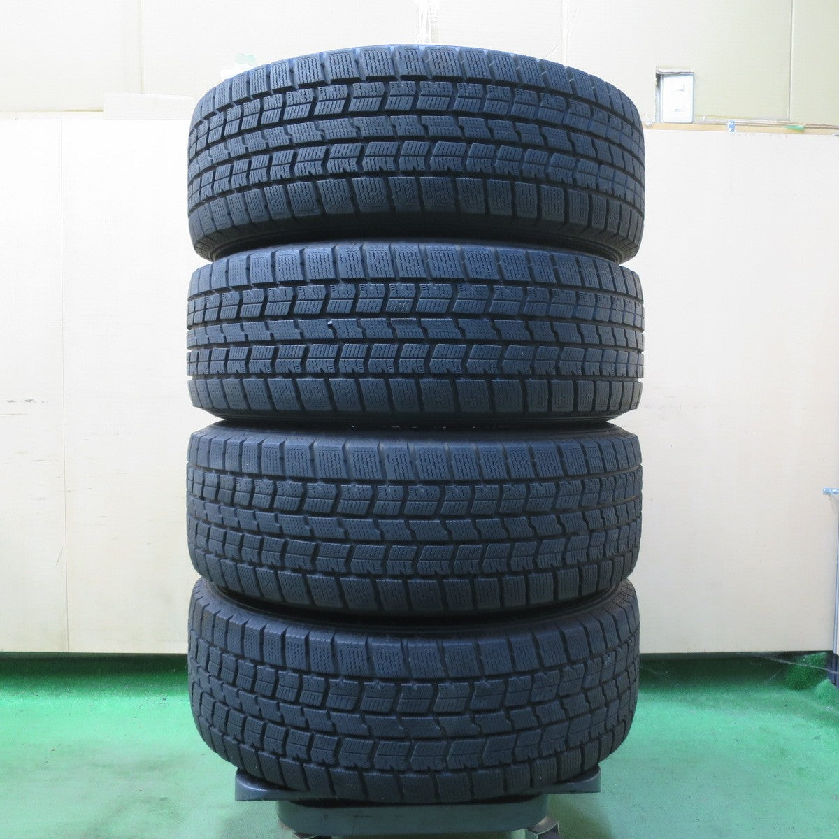 バリ溝!22年!9.5分★スタッドレス 215/60R16 グッドイヤー アイスナビ7 LAUFBAHNⅡ ラウフバーン2 16インチ PCD114.3/5H★5100602イス