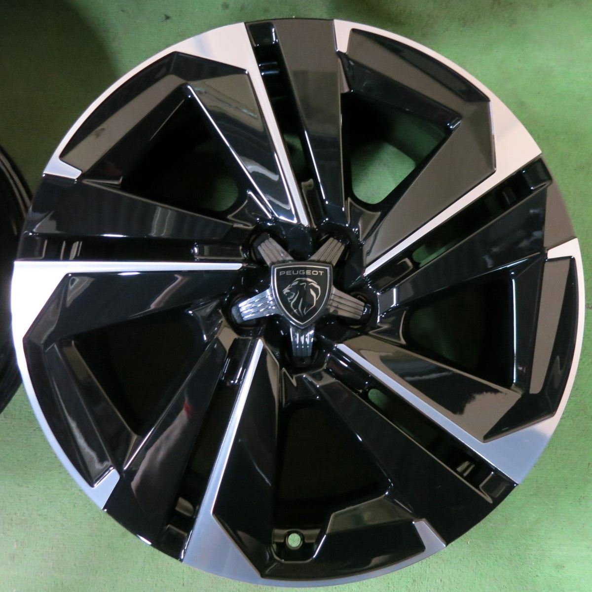 新車外し★プジョー 408 アリュール 純正 ホイール 19インチ 19×7J PEUGEOT PCD108/5H★5041805SYホ