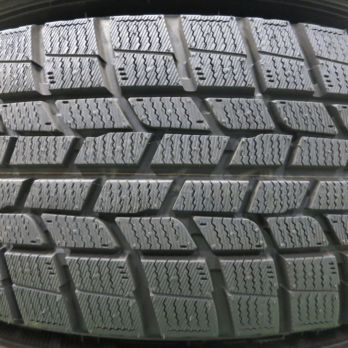 バリ溝!キレイ!ほぼ10分★スタッドレス 225/60R17 グッドイヤー アイスナビ6 SCHNEIDER PCD114.3/5H★4051704イス