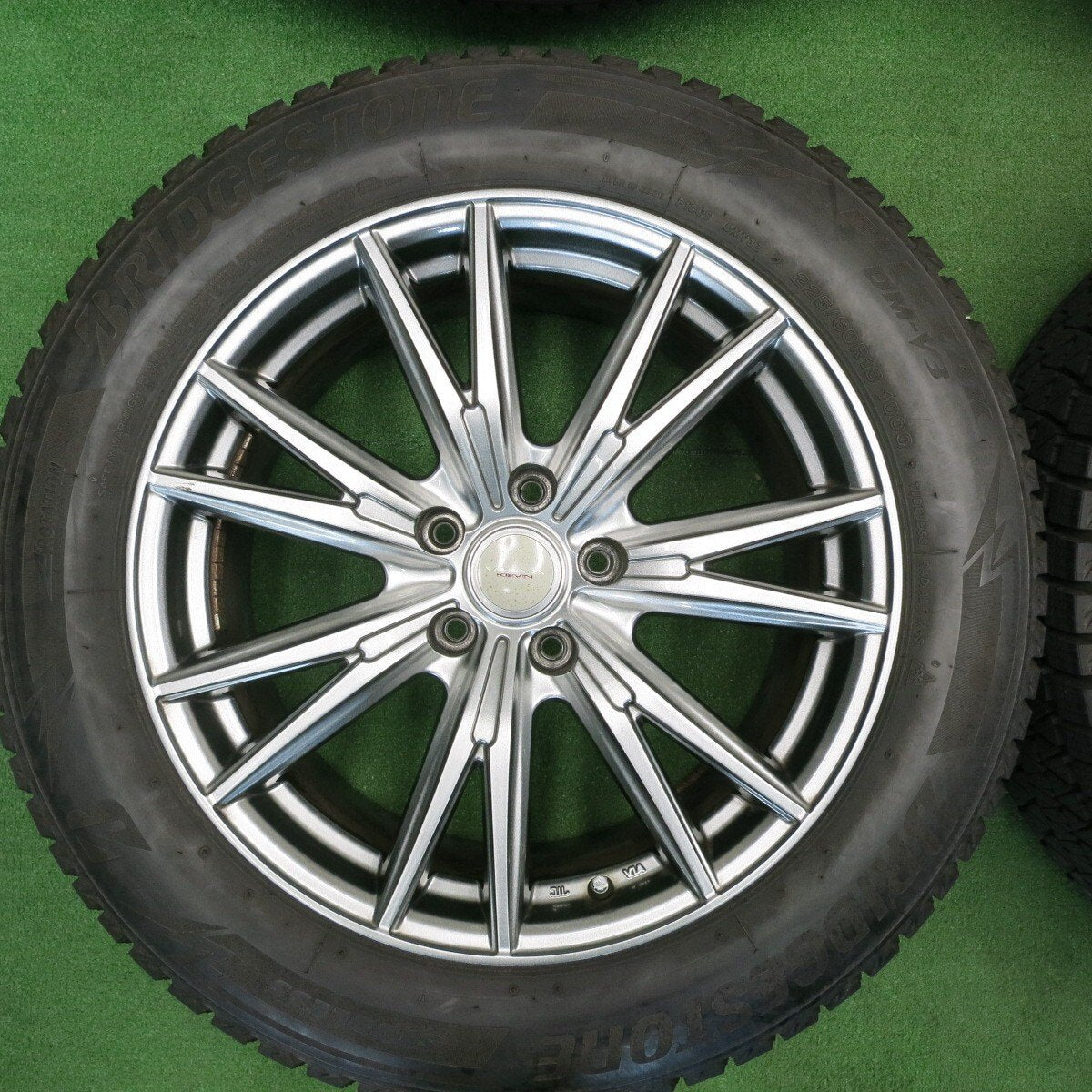 バリ溝!キレイ!9分★スタッドレス 225/60R18 ブリヂストン ブリザック DM-V3 VELVA KEVIN ヴェルヴァ 18インチ PCD114.3/5H★5012301TNス