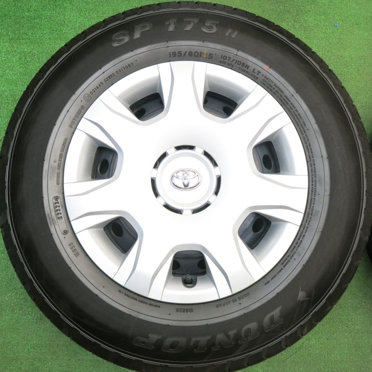 新車外し!23年★トヨタ 200系 ハイエース 純正 スチール 195/80R15 107/105N ダンロップ SP175N 15インチ PCD139.7/6H★5042709HAノ