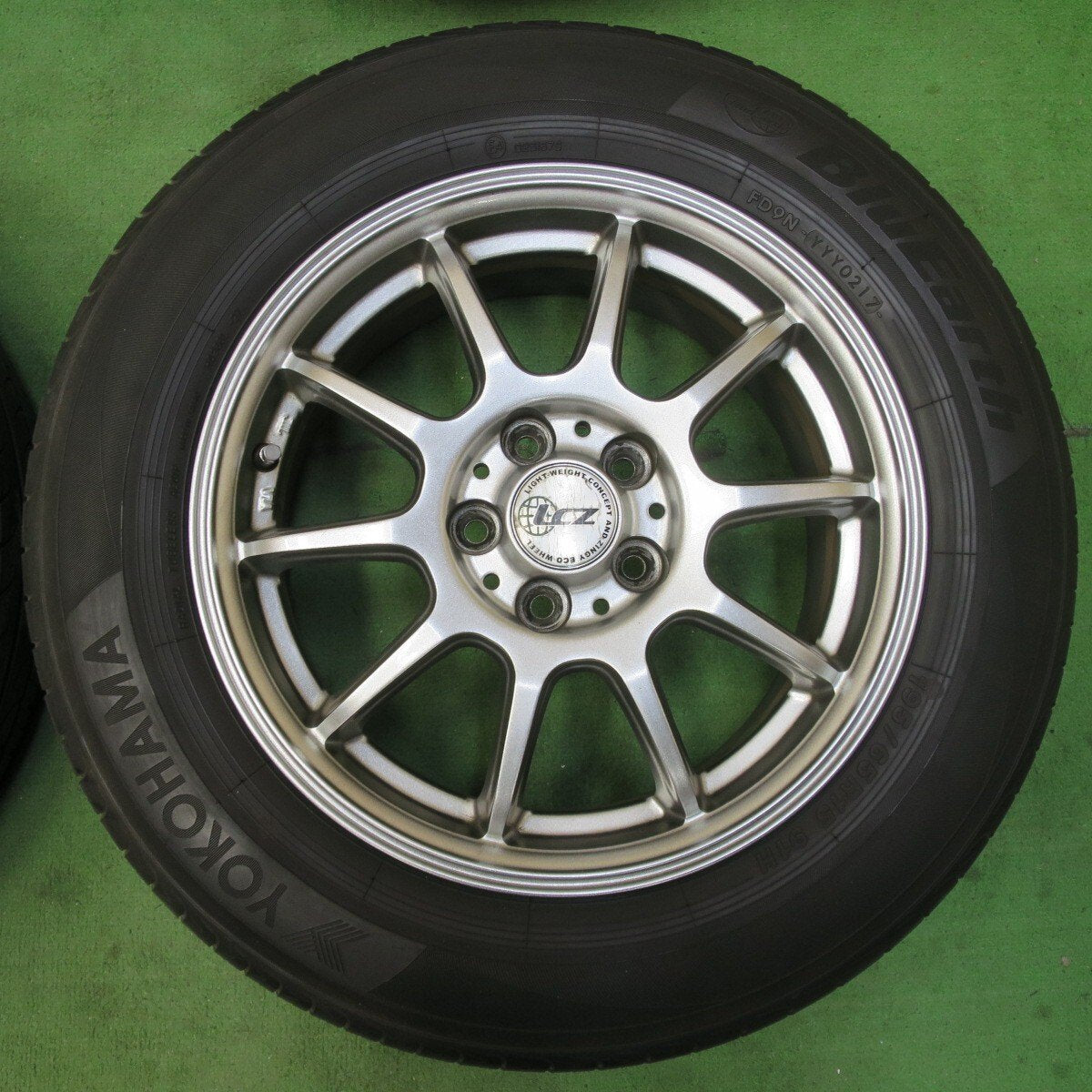 4本価格★プリウス 等 195/65R15 ヨコハマ ブルーアース AE01F LCZ 社外 アルミ 15インチ PCD100/5H★5031808イノ