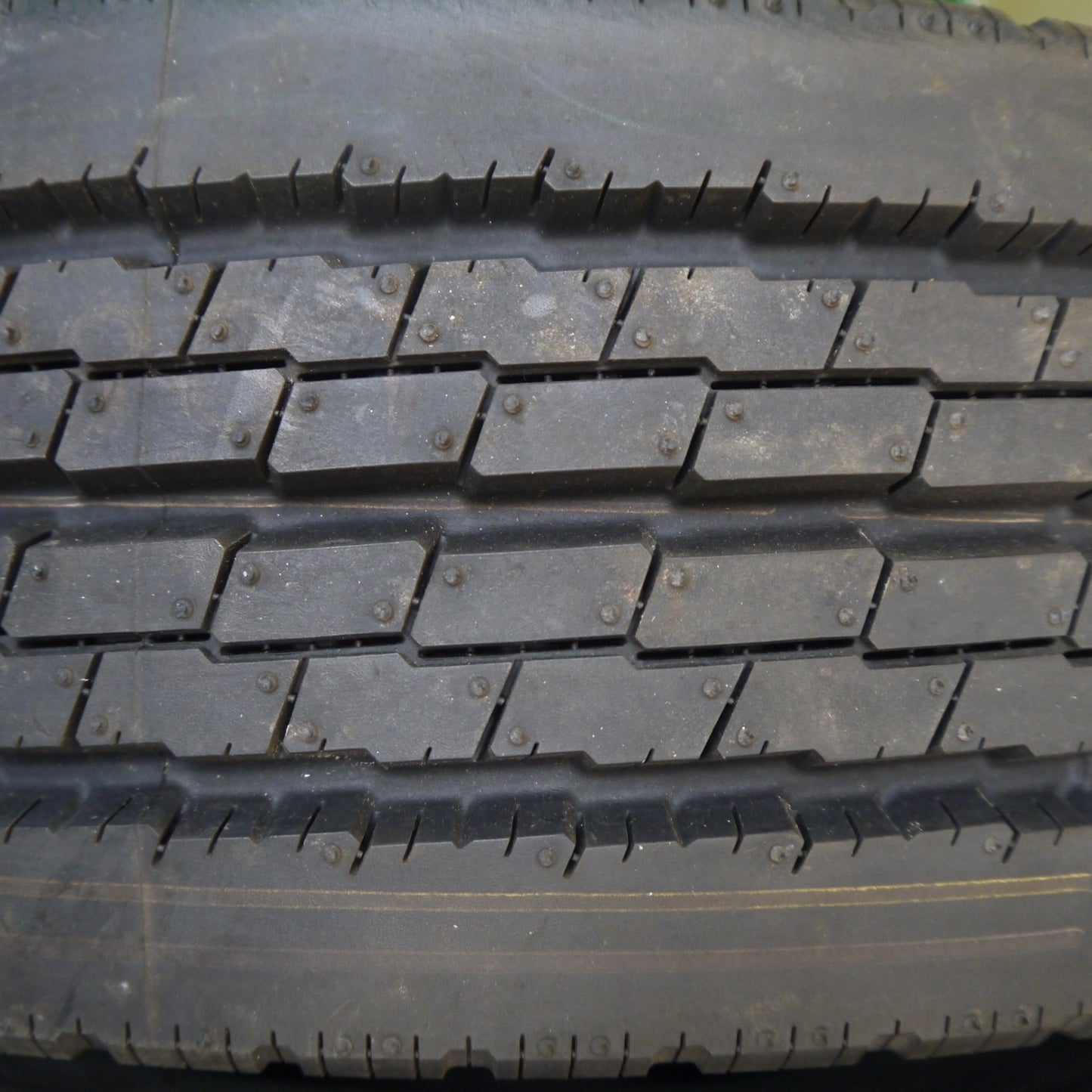 バリ溝!21年!ほぼ10分★トラック タイヤ 205/85R16 117/115N トーヨー デルベックス M134 DELVEX 16インチ★5102406Hノタ