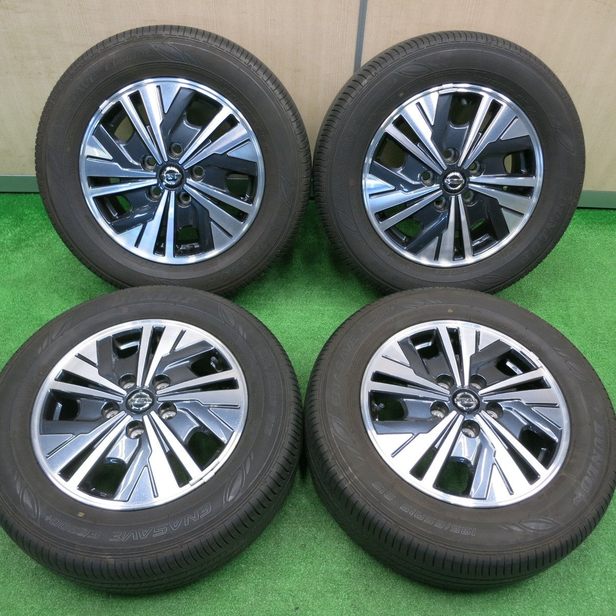 送料無料] キレイ！22年☆日産 C27 セレナ e-POWER 純正 195/65R15