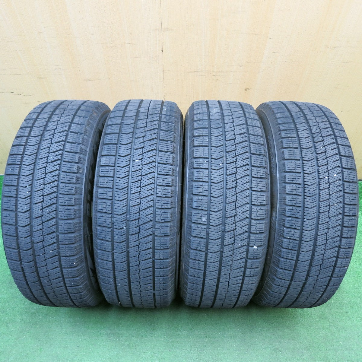バリ溝!22年!キレイ!9.5分★スタッドレス 215/60R16 ブリヂストン ブリザック VRX2 BALMINUM DS-M バルミナ 16インチ PCD114.3/5H★6041110HAス