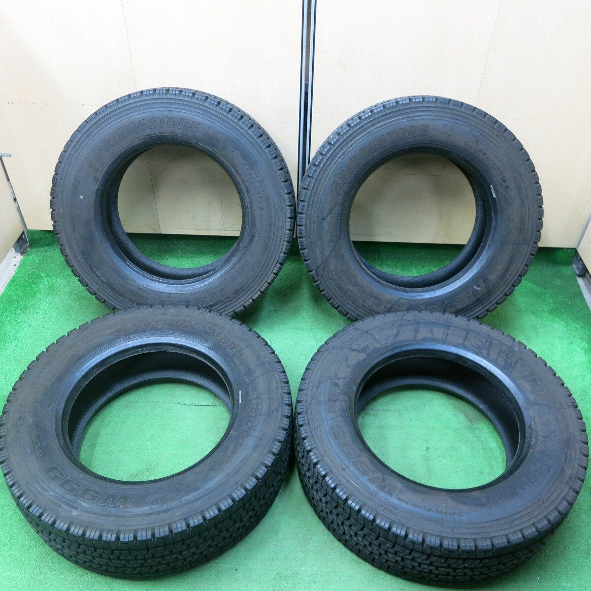 バリ溝!23年!ほぼ10分★トラック タイヤ 245/70R19.5 136/134J スタッドレス ブリヂストン W999 19.5インチ★4051301ナスタ