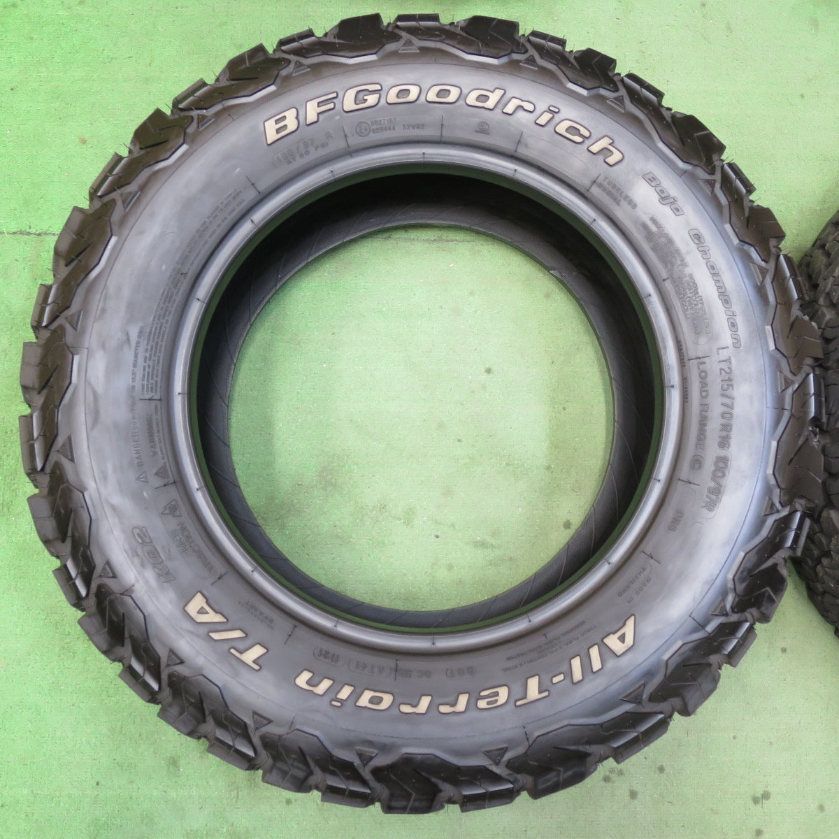 バリ溝!21年!9.5分★215/70R16 100/97R BFグッドリッチ All-Terrain T/A KO2 ホワイトレター 16インチ ジムニー アウトランダー 等★5081605イノタ