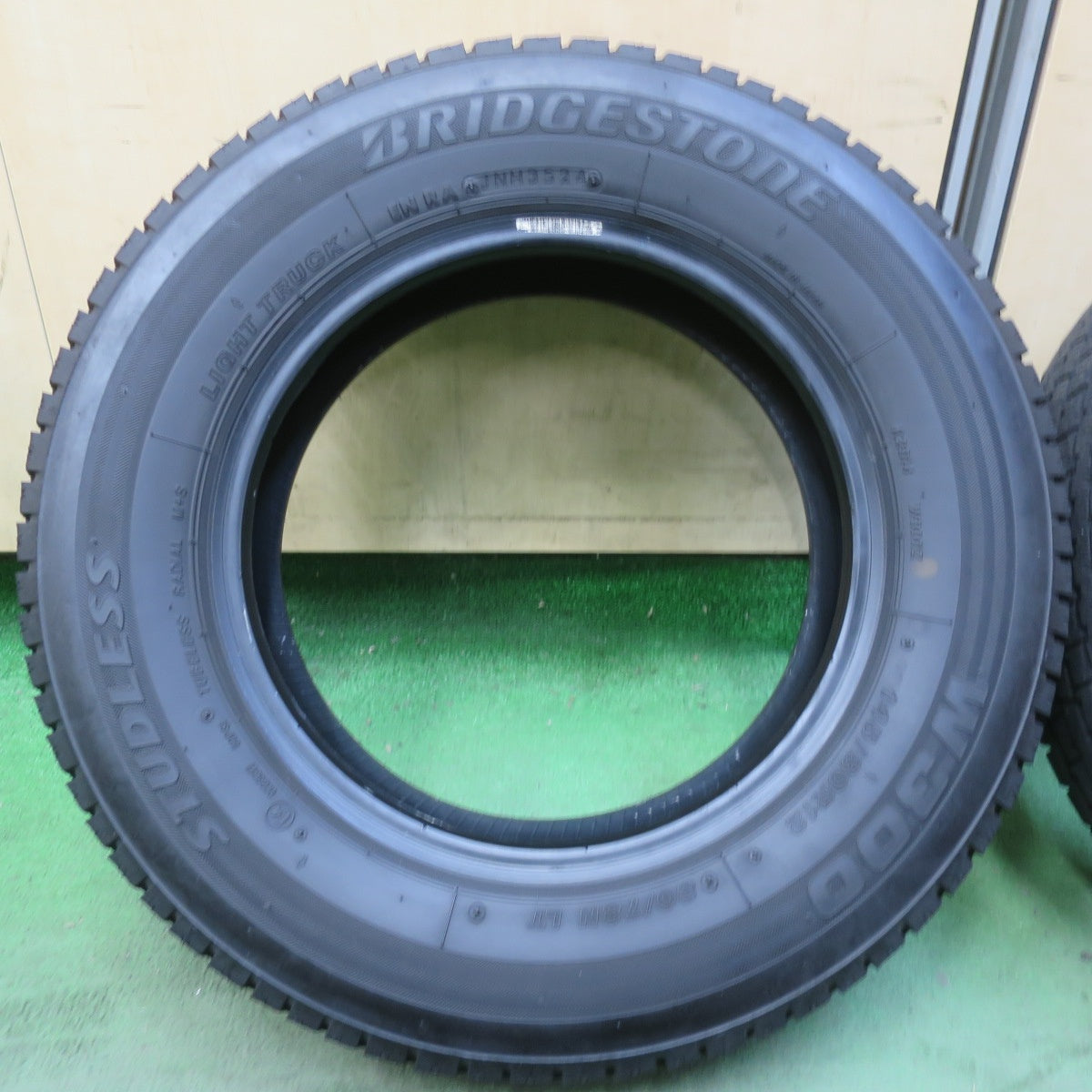 4本価格!24年◎スタッドレス 145/80R12 80/78N ブリヂストン W300 タイヤ 12インチ 軽トラック 軽バン エブリィ キャリイ ハイゼット 等◎6101303イスタ