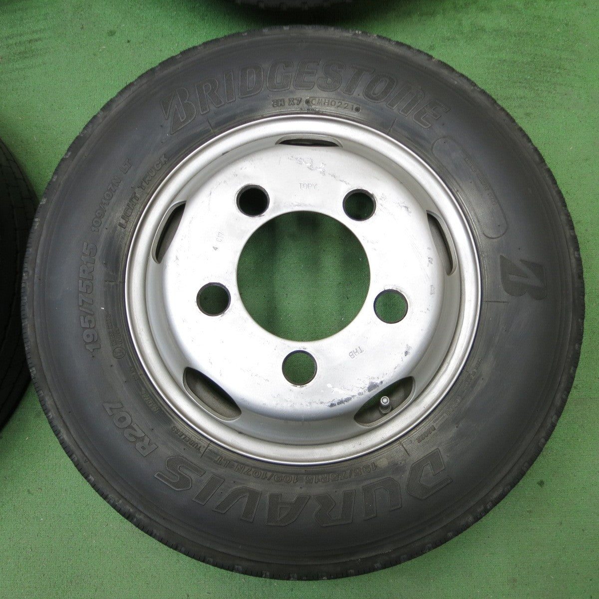 バリ溝!21年!8.5分★日野 デュトロ 純正 TOPY スチール 195/75R15 109/107N ブリヂストン デュラビス R207 トラック DURAVIS PCD203.2/5H★5022501ナノ