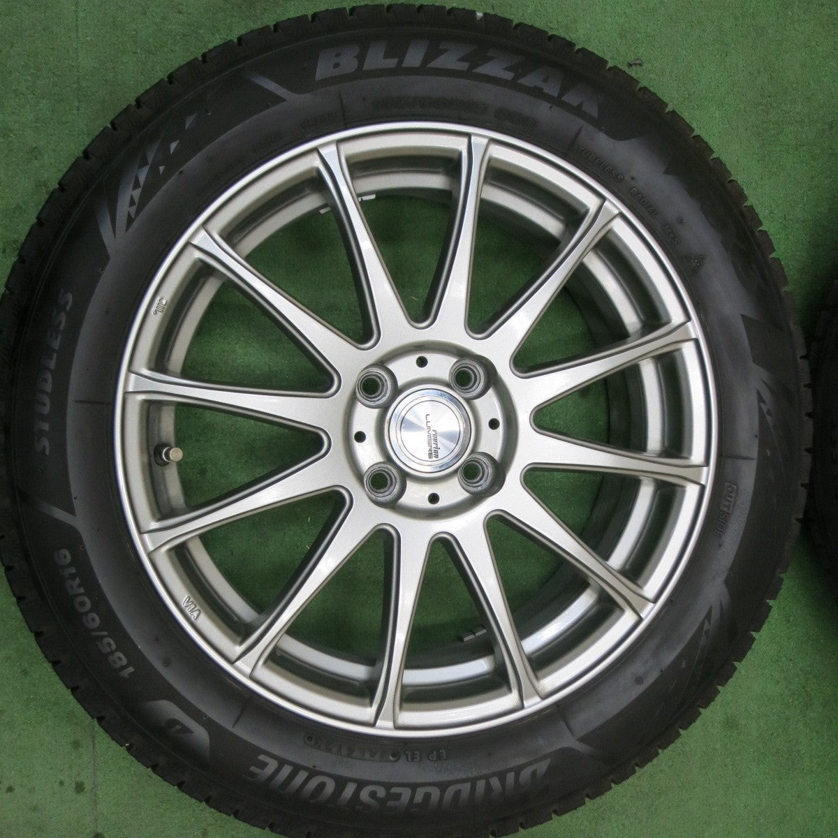 バリ溝!23年!キレイ!9.5分★スタッドレス 185/60R16 ブリヂストン ブリザック VRX3 ravrion LUMIERE ラブリオン 16インチ PCD100/4H★5050201TTス
