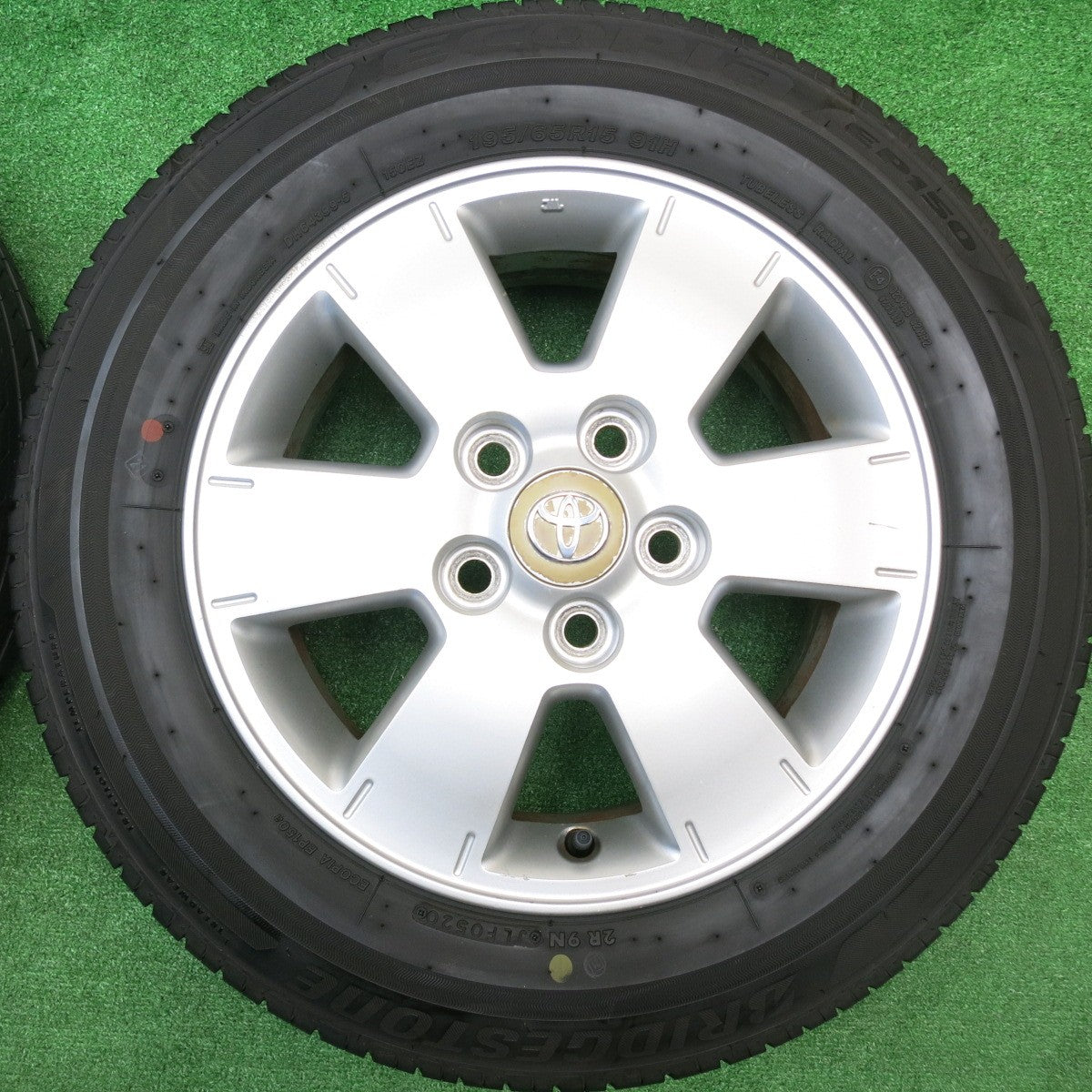 バリ溝!9.5分★トヨタ 60系 ノア ヴォクシー 純正 195/65R15 ブリヂストン エコピア EP150 15インチ PCD114.3/5H★5102307HAノ