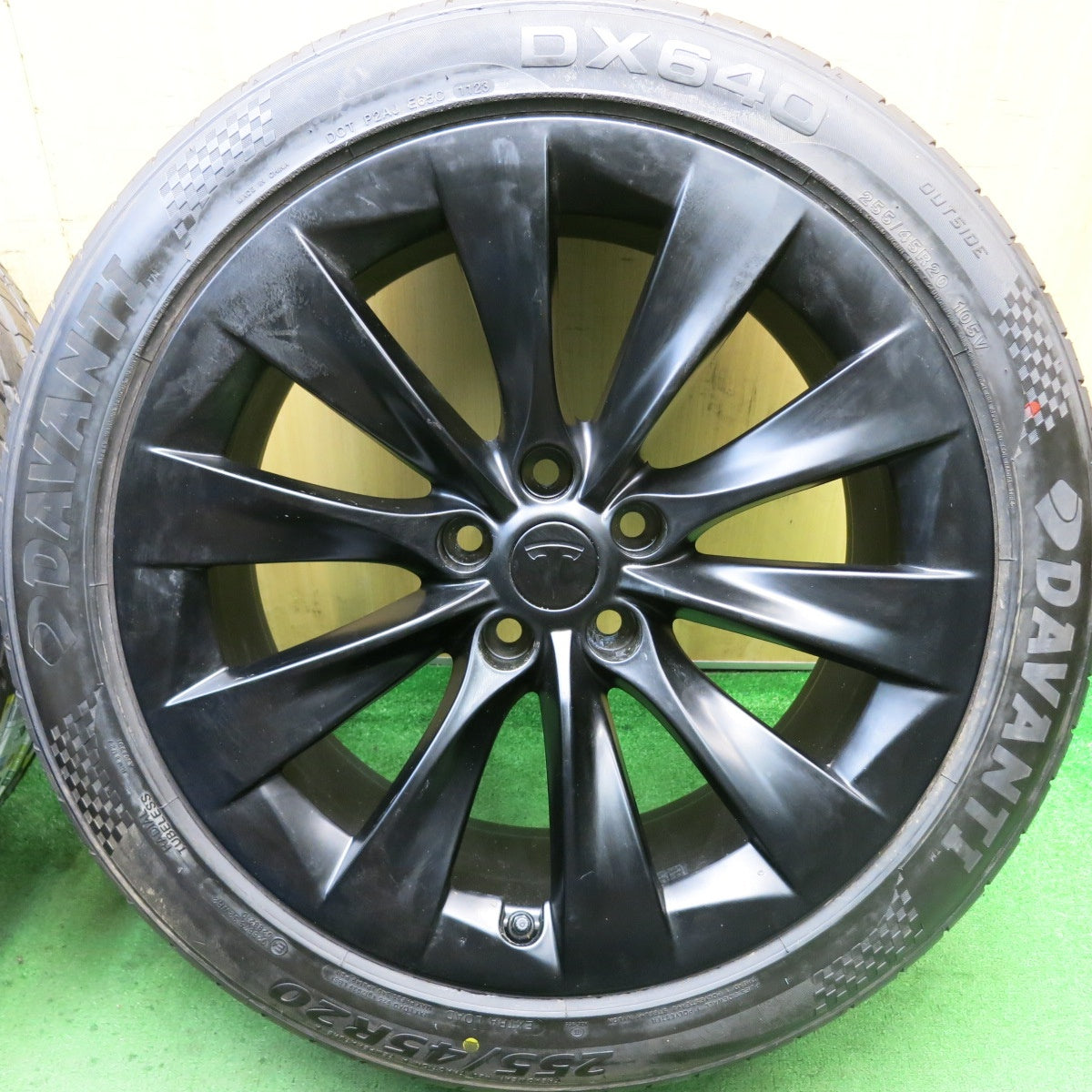 新車外し!タイヤ未使用!23年★テスラ モデルX 純正 255/45R20 275/45R20 ダヴァンティ DX640 20インチ PCD120/5H★5072003HAノ