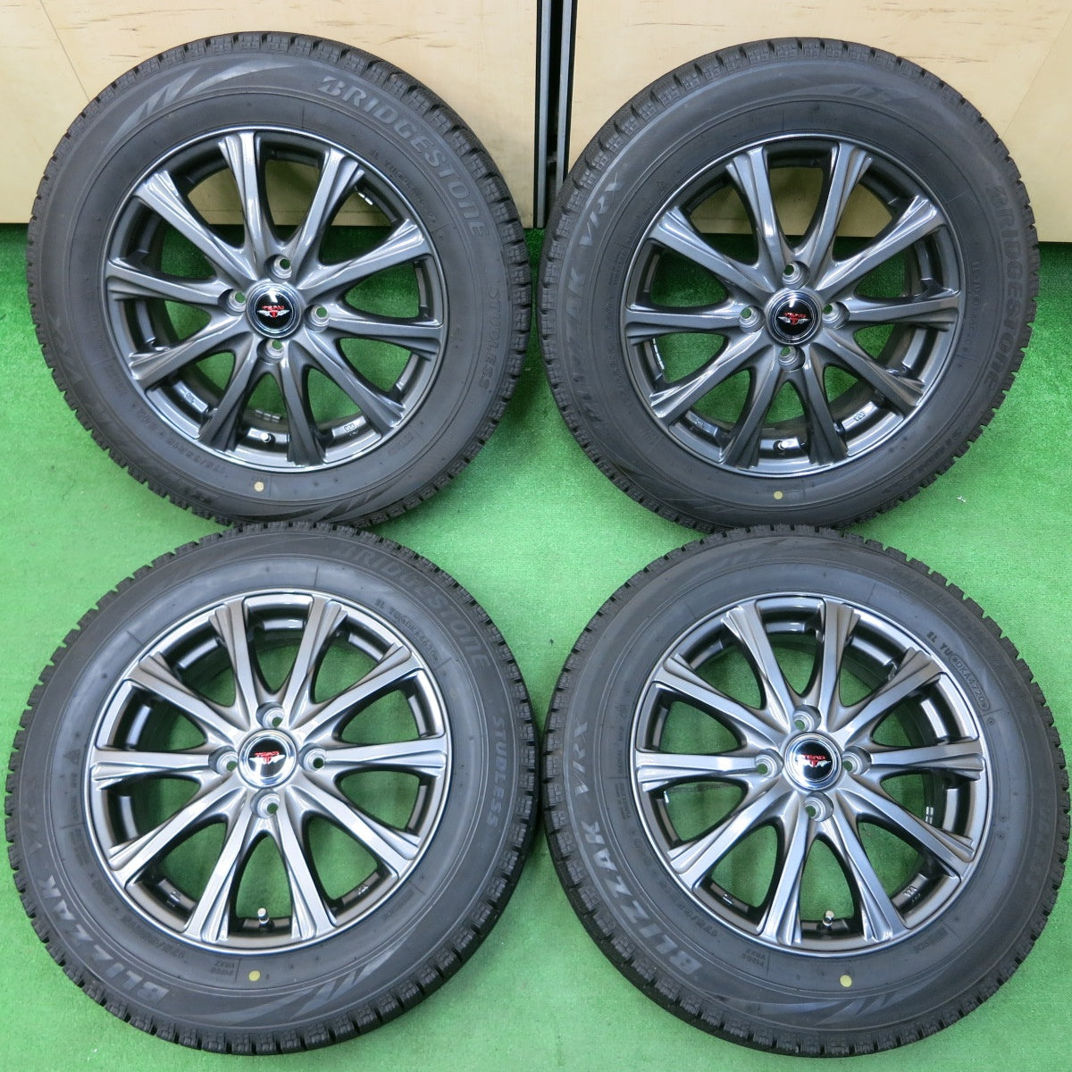 送料無料* バリ溝！20年！キレイ！ほぼ10分☆スタッドレス 175/65R15 