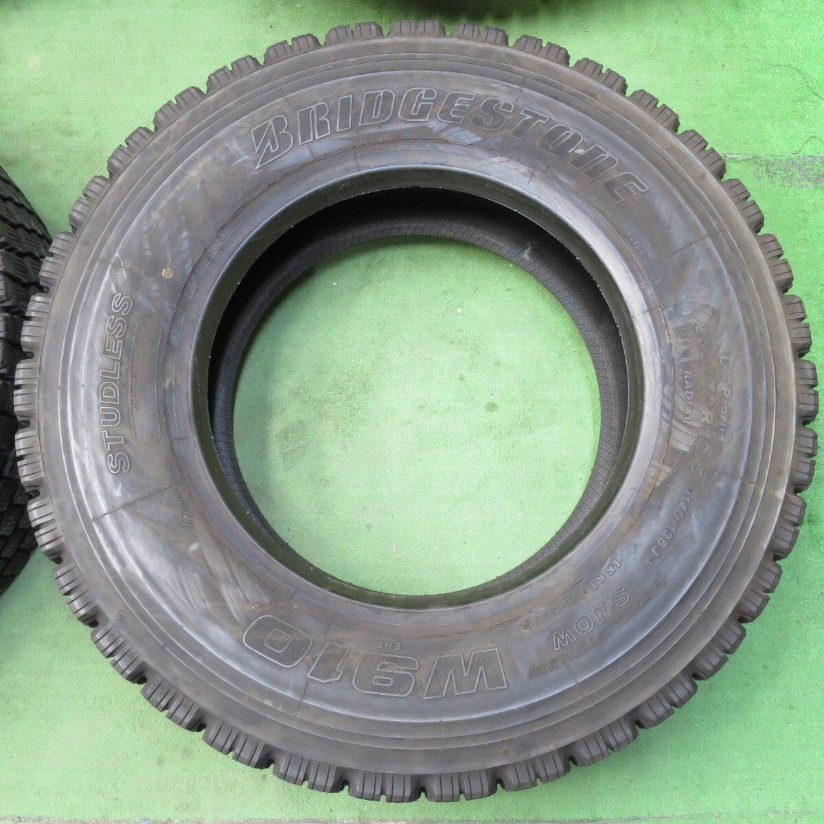 バリ溝!22年!9.5分★トラック タイヤ 265/70R19.5 140/138J スタッドレス ブリヂストン W910 19.5インチ★5021412イスタ
