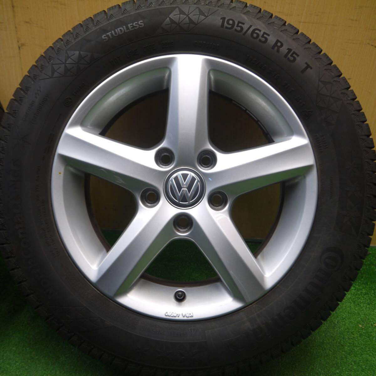 バリ溝!キレイ!8.5分★ワーゲン ゴルフ 純正 195/65R15 スタッドレス コンチネンタル ノースコンタクト NC6 15インチ PCD112/5H★4120305Hス