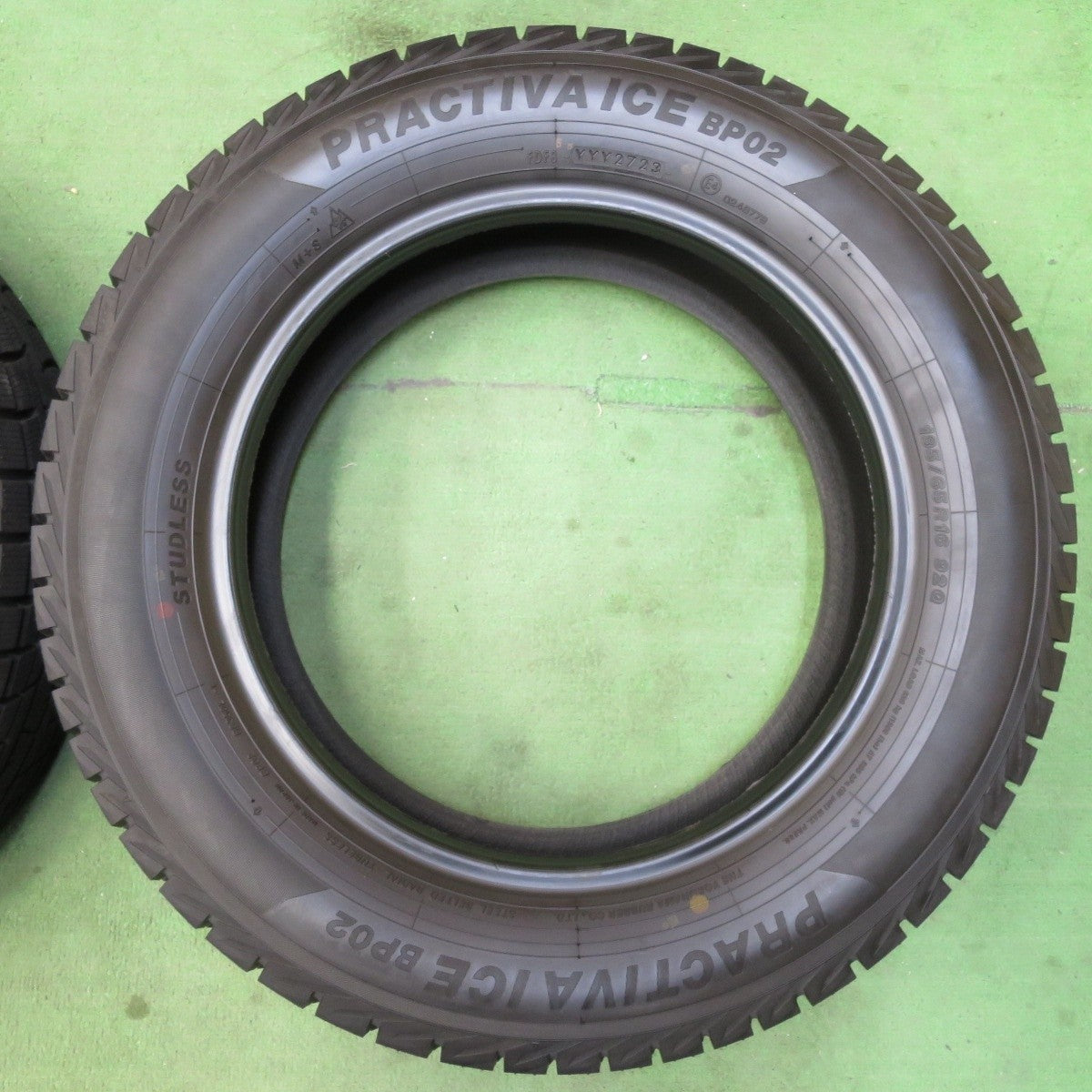 ほぼ未使用!23年★スタッドレス 195/65R16 プラクティバ アイス BP02 タイヤ 16インチ ライズ ロッキー 等★5040509イスタ