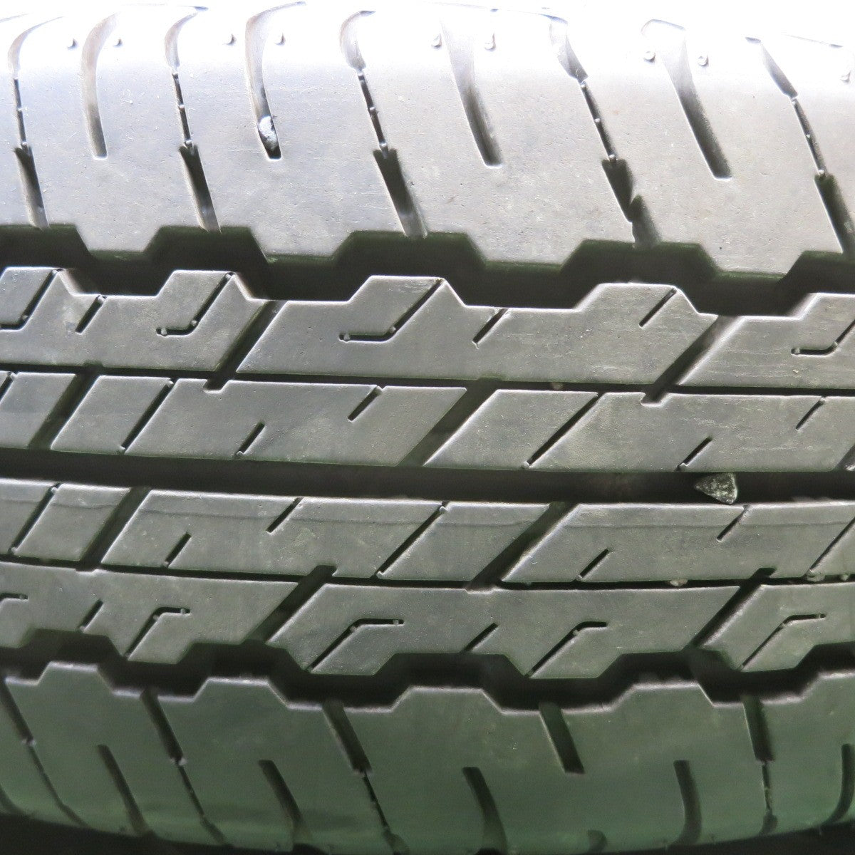 4本価格!23年★195/80R15 ダンロップ グラントレック AT20 タイヤ 15インチ ジムニー シエラ ハイエース 等★5042714HAノタ