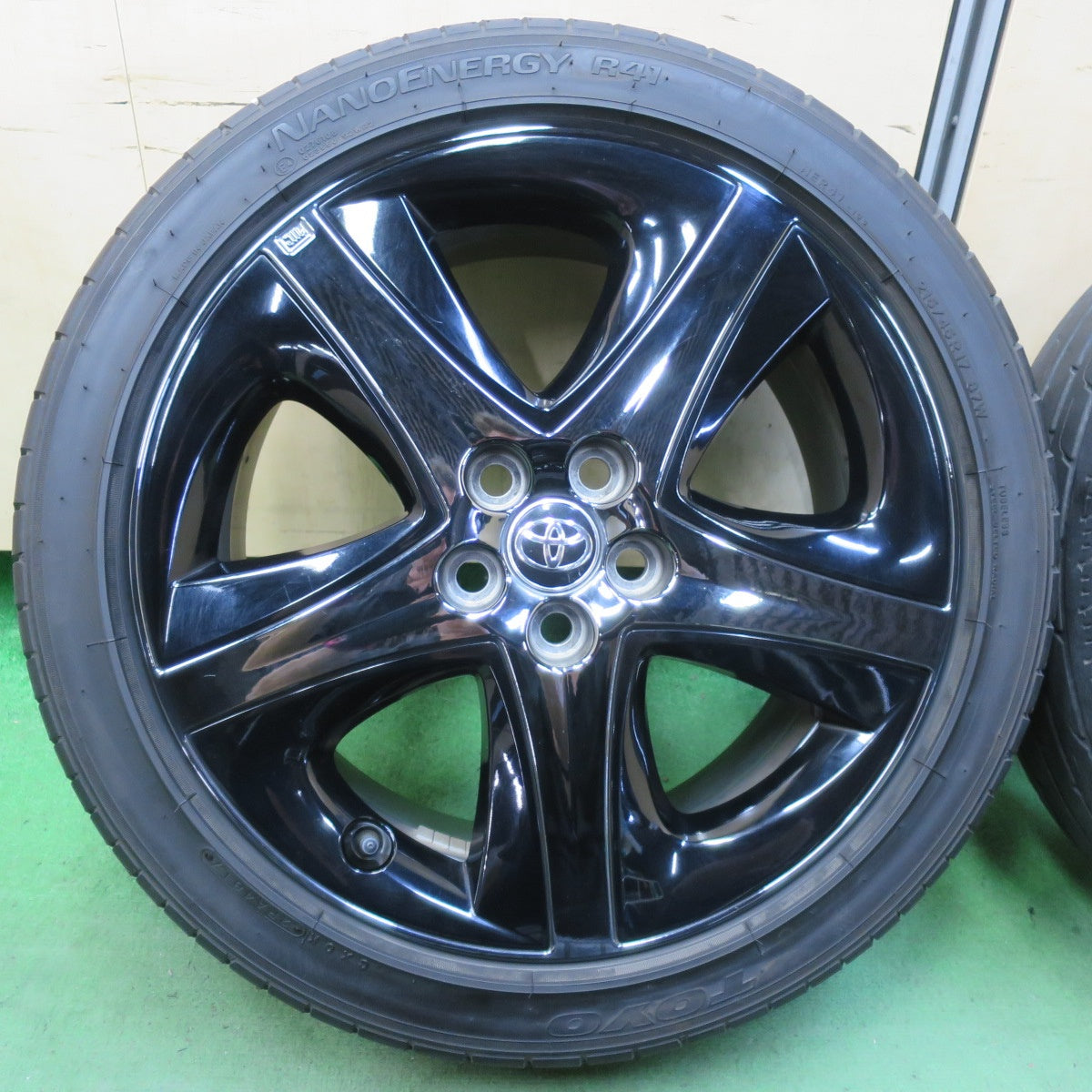 バリ溝!キレイ!9分★トヨタ 50系 プリウス ツーリング ブラックエディション 純正 215/45R17 トーヨー ナノエナジー R41 17インチ PCD100/5H★5052003イノ