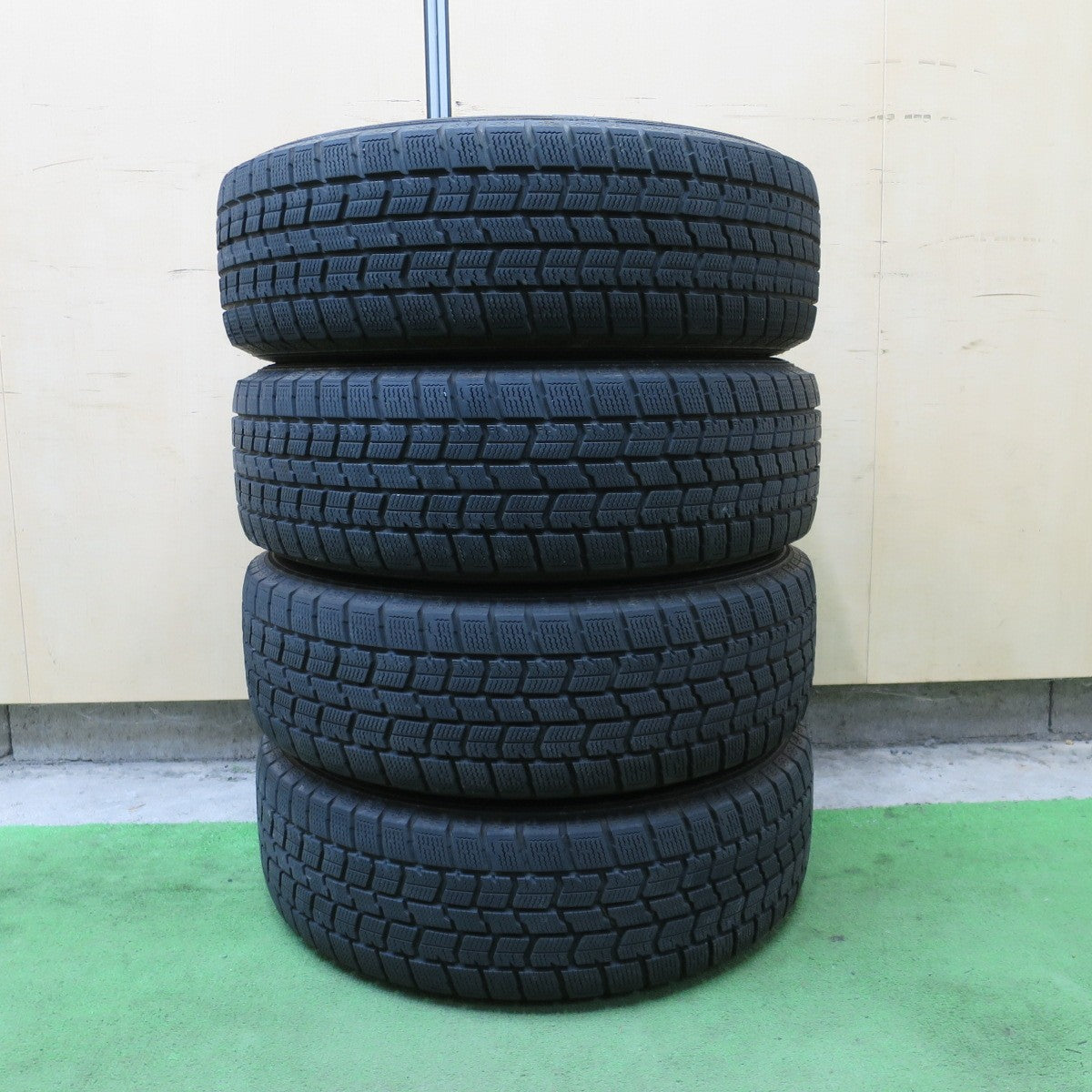 バリ溝!キレイ!8.5分◎スタッドレス 185/65R15 グッドイヤー アイスナビ7 ravrion RS01 ラブリオン 15インチ PCD100/4H◎6091802NGス
