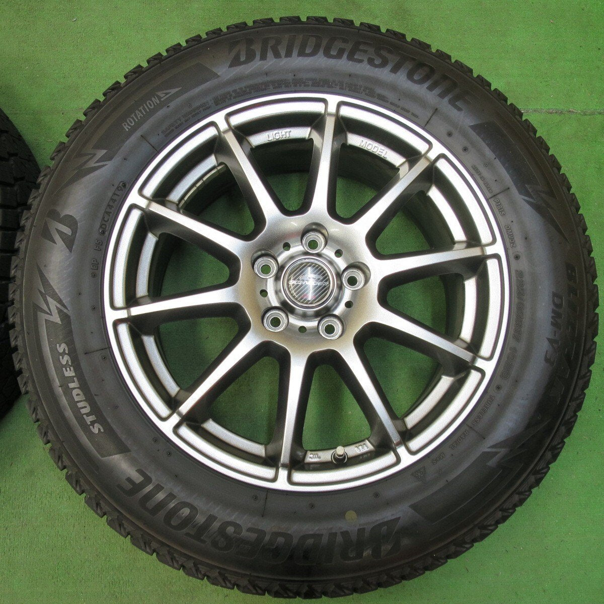キレイ★スタッドレス 225/65R17 ブリヂストン ブリザック DM-V3 SCHNEIDER シュナイダー 17インチ PCD114.3/5H★5010804イス