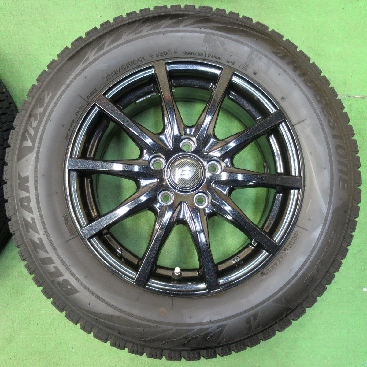 バリ溝!20年!キレイ!9.5分★スタッドレス 215/65R16 ブリヂストン ブリザック VRX2 STRANGER ストレンジャー 16インチ PCD114.3/5H★4112503イス