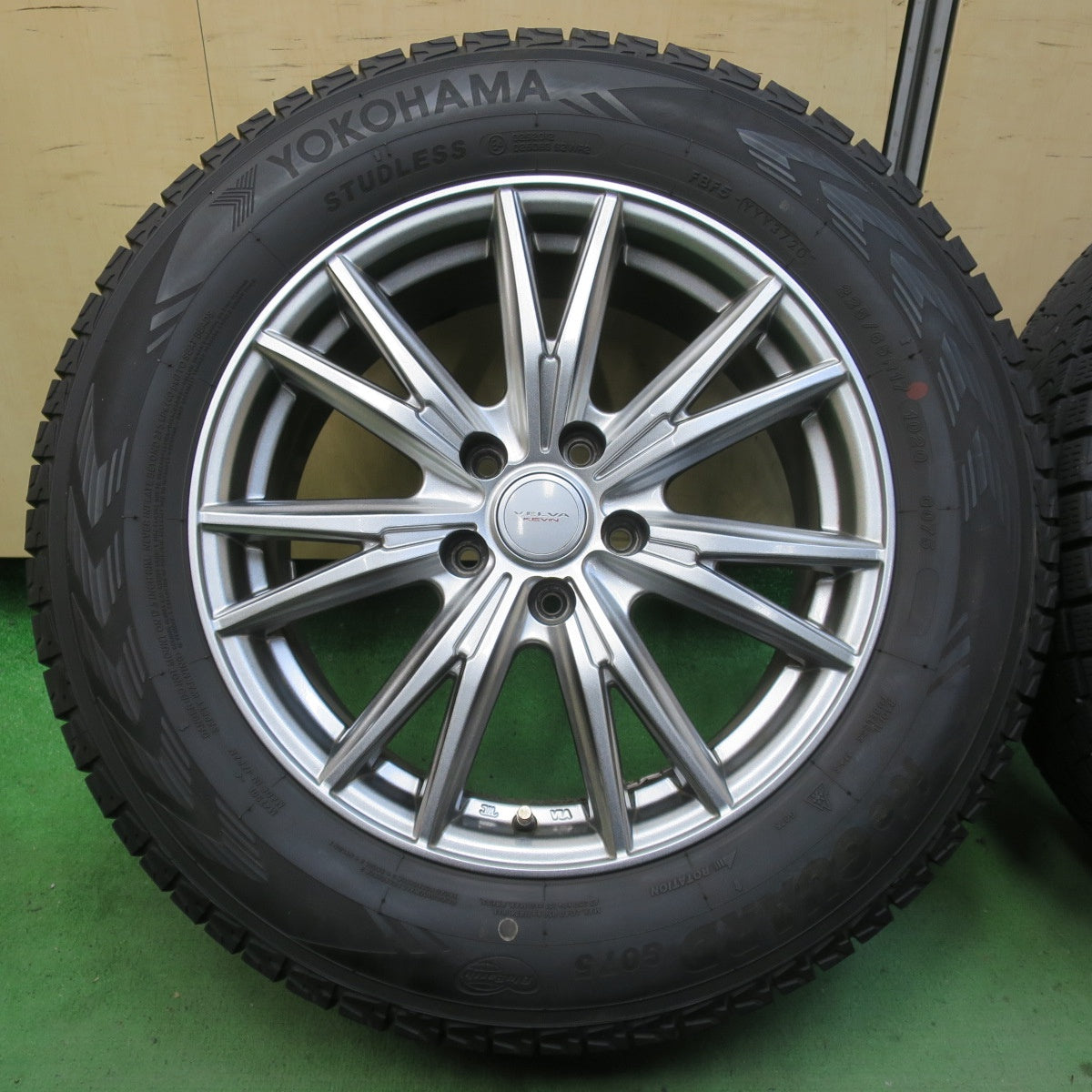 バリ溝!キレイ!8.5分★スタッドレス 225/65R17 ヨコハマ アイスガード G075 VELVA KEVIN ヴェルヴァ 17インチ PCD114.3/5H★5052202イス