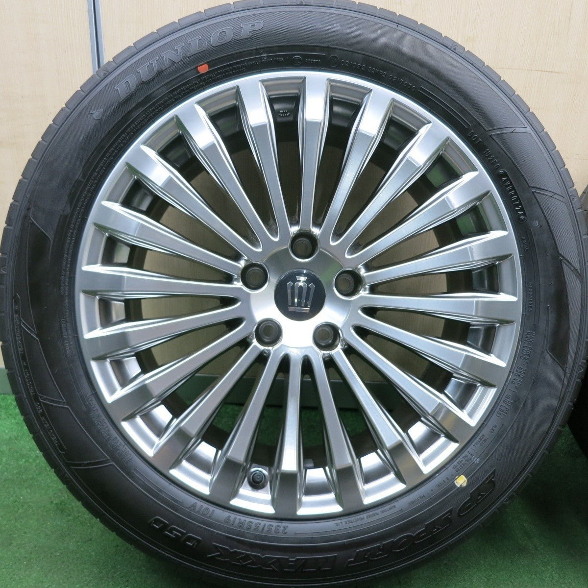 新車外し!24年★トヨタ 30系 クラウン セダン 純正 235/55R19 ダンロップ SPスポーツマックス 050 PCD120/5H★4061603HAノ