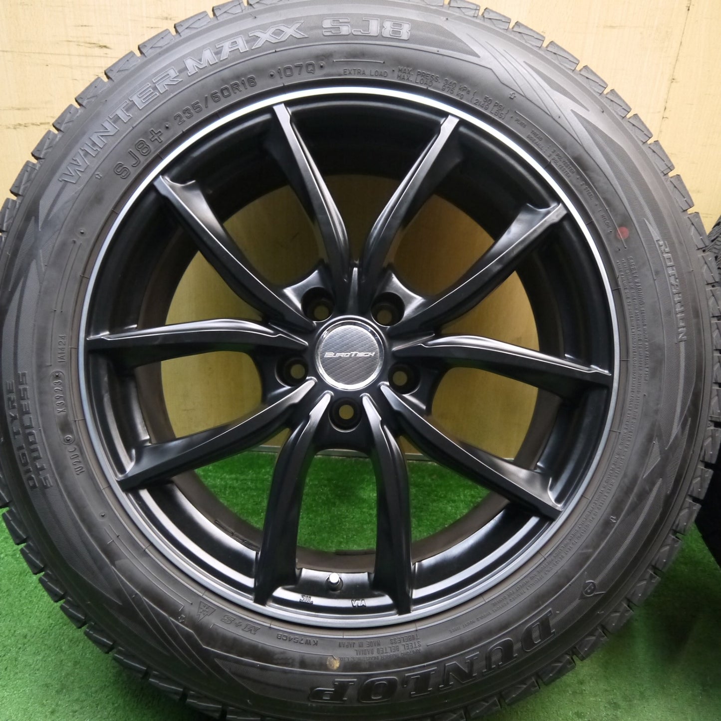 バリ溝!23年!キレイ!9.5分★ポルシェ マカン 等 EUROTECH MP-LINE 235/60R18 スタッドレス ダンロップ ウインターマックス SJ8+ ユーロテック PCD112/5H★5082203Hス