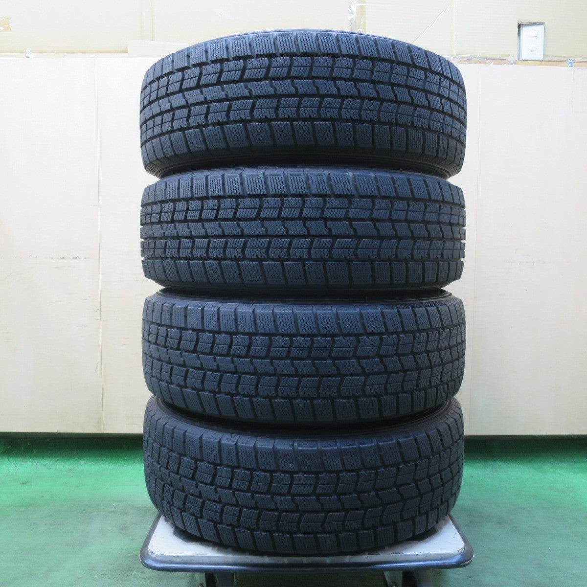 バリ溝!23年!9.5分★Lehrmeister NONINO 215/60R17 スタッドレス グッドイヤー アイスナビ7 レアマイスター ノニーノ 17インチ PCD114.3/5H★6010604イス
