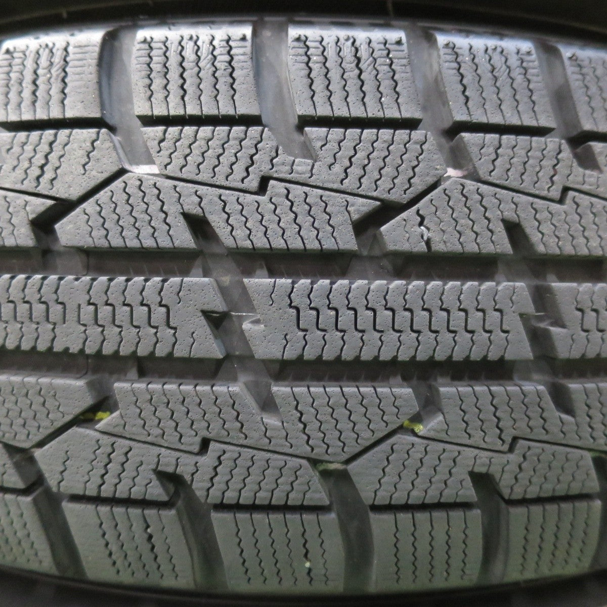 バリ溝!キレイ!9.5分以上★スタッドレス 175/65R15 トーヨー オブザーブ ガリット GIZ DILETTO ディレット 15インチ PCD100/4H★5040707イス