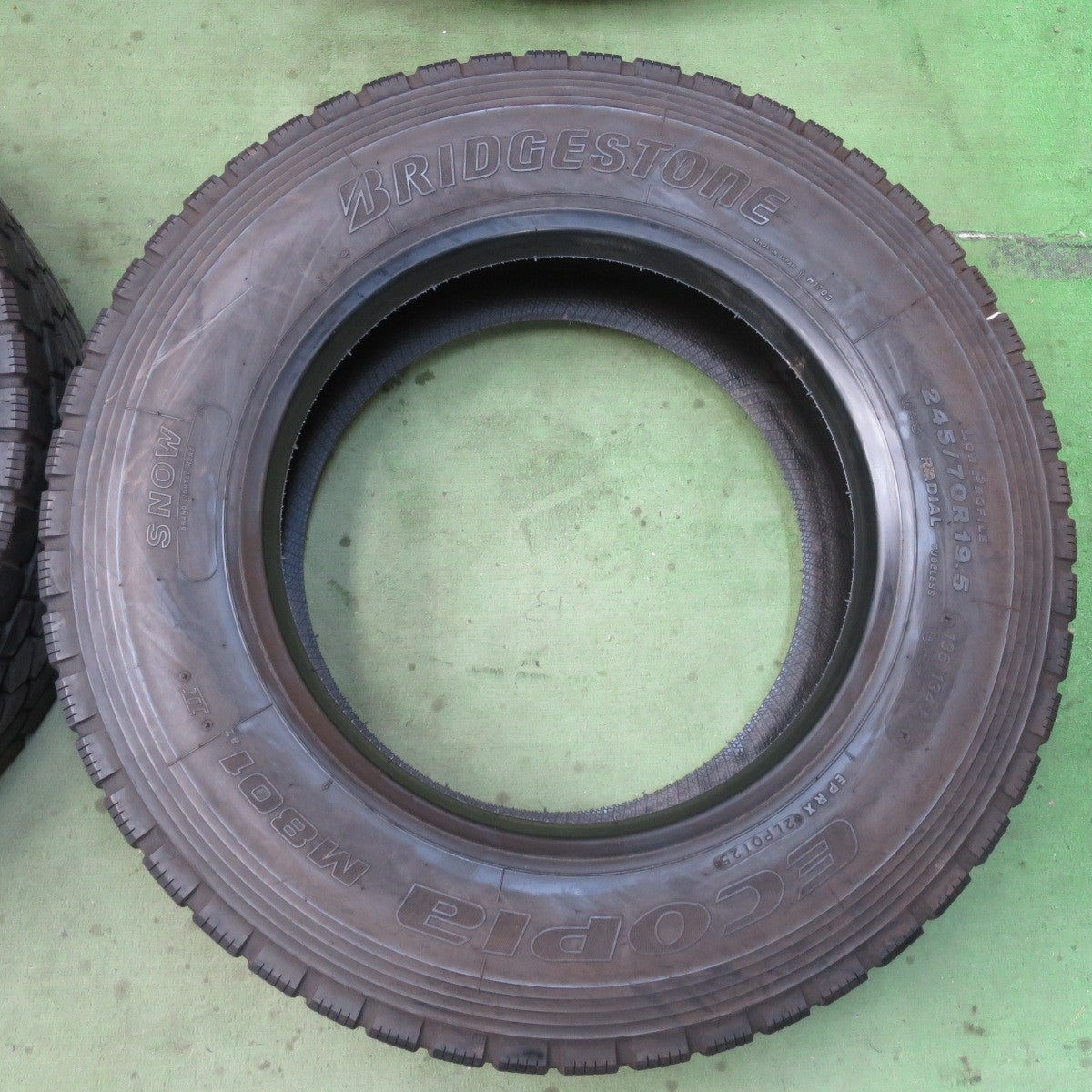 ほぼ未使用!25年★トラック バス タイヤ 245/70R19.5 136/134J ブリヂストン エコピア M801 Ⅱ ミックス オールシーズン 19.5インチ★6013104イスタ