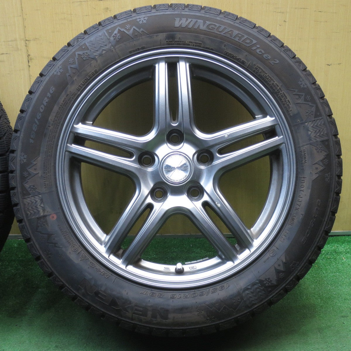 バリ溝!23年!9.5分★スタッドレス 195/60R16 ネクセン WINGUARD ice2 WH42 WAREN ヴァーレン 16インチ PCD114.3/5H★5072702NJス