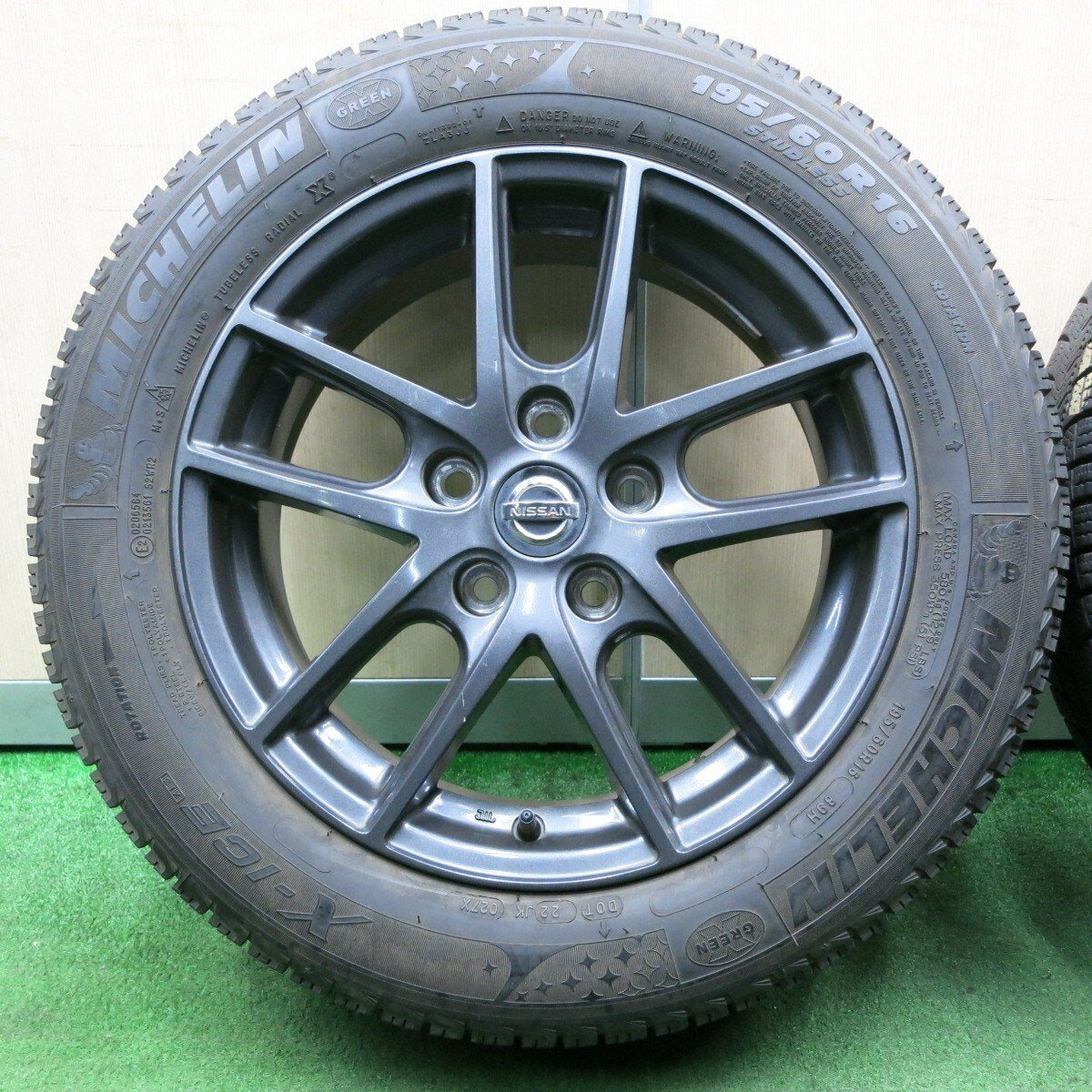 バリ溝 8.5分★日産 C27 セレナ 純正 OP エスティーロ 195/60R16 スタッドレス ミシュラン X-ICE XI3 PCD114.3/5H★4032704NJス