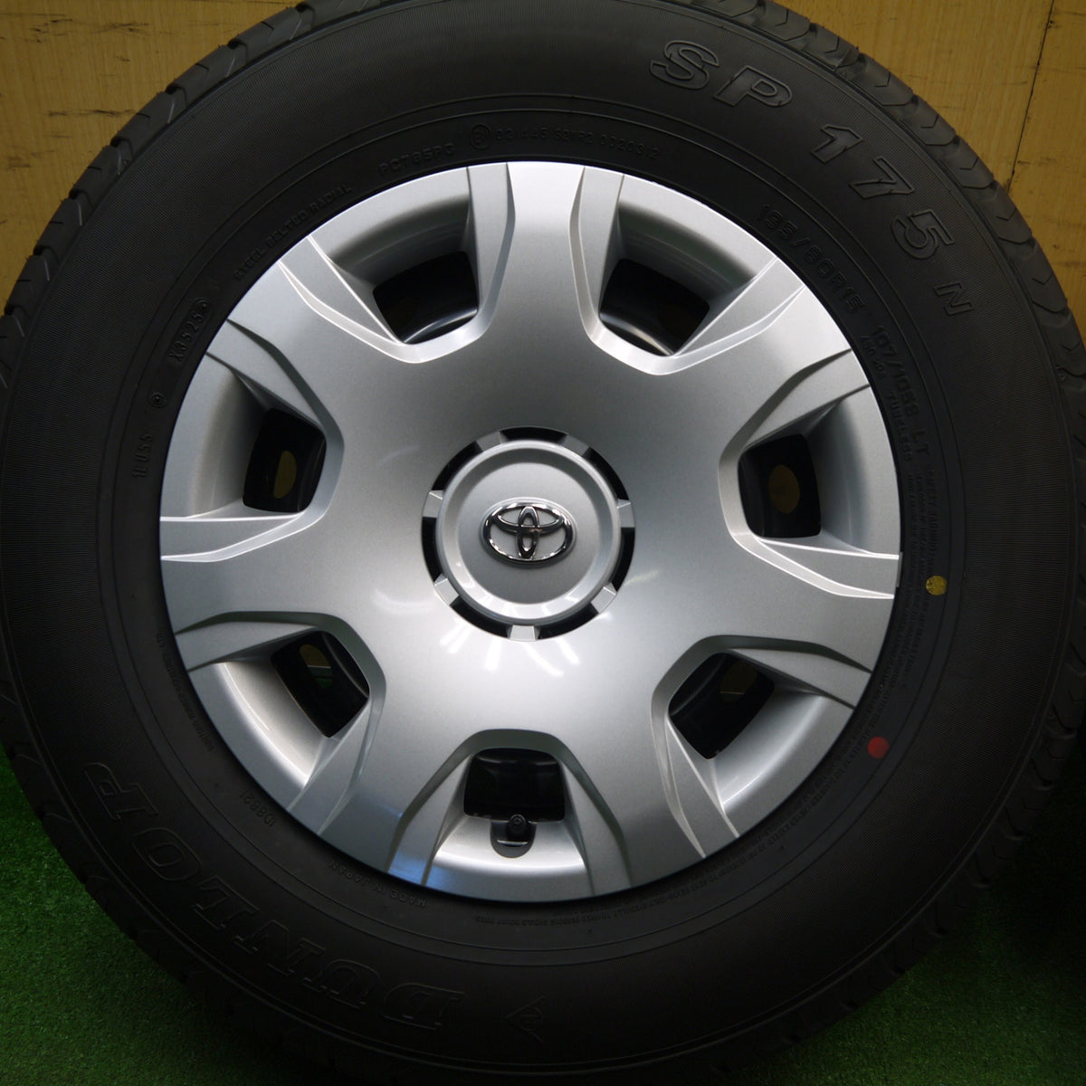 新車外し!25年★トヨタ 200系 ハイエース 純正 スチール 195/80R15 107/105S ダンロップ SP175N 15インチ PCD139.7/6H★6021005Hノ