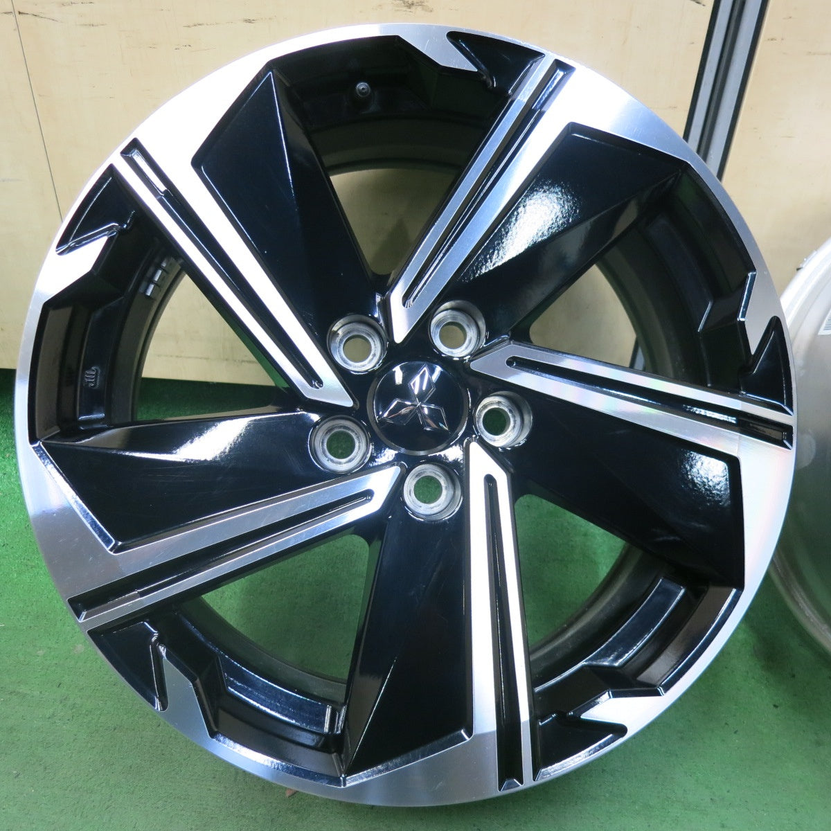 新車外し★三菱 エクリプス クロス PHEV 純正 ENKEI ホイール 18インチ 18×7J PCD114.3/5H★5061106SYホ