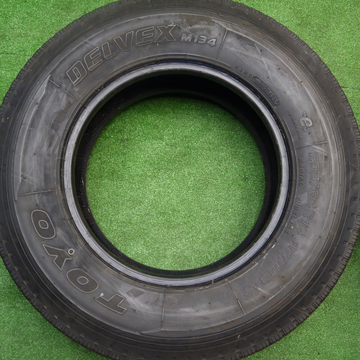 バリ溝!21年!ほぼ10分★トラック タイヤ 205/85R16 117/115N トーヨー デルベックス M134 DELVEX 16インチ★5102406Hノタ