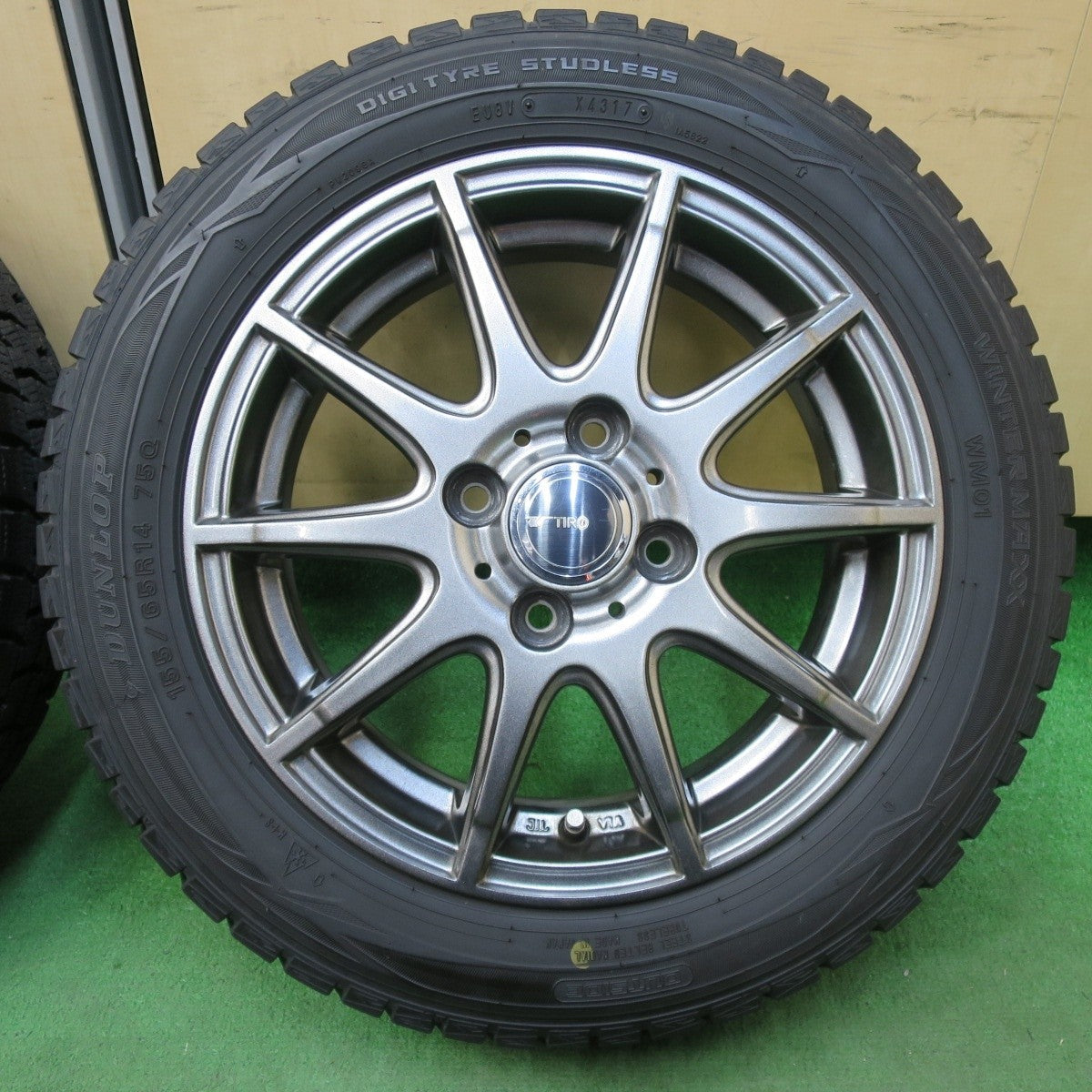 バリ溝!キレイ!9分★スタッドレス 155/65R14 ダンロップ ウインターマックス WM01 TIRO 14インチ PCD100/4H★5013117イス