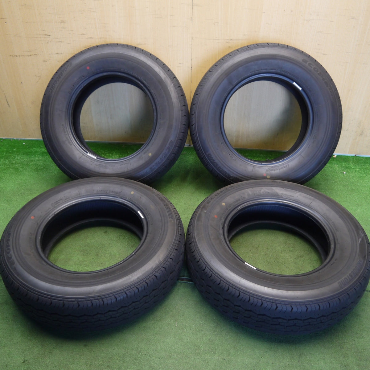 新車外し!24年★195/80R15 107/105S ブリヂストン エコピア RD613 タイヤ 15インチ ハイエース キャラバン 等★6071004Hノタ