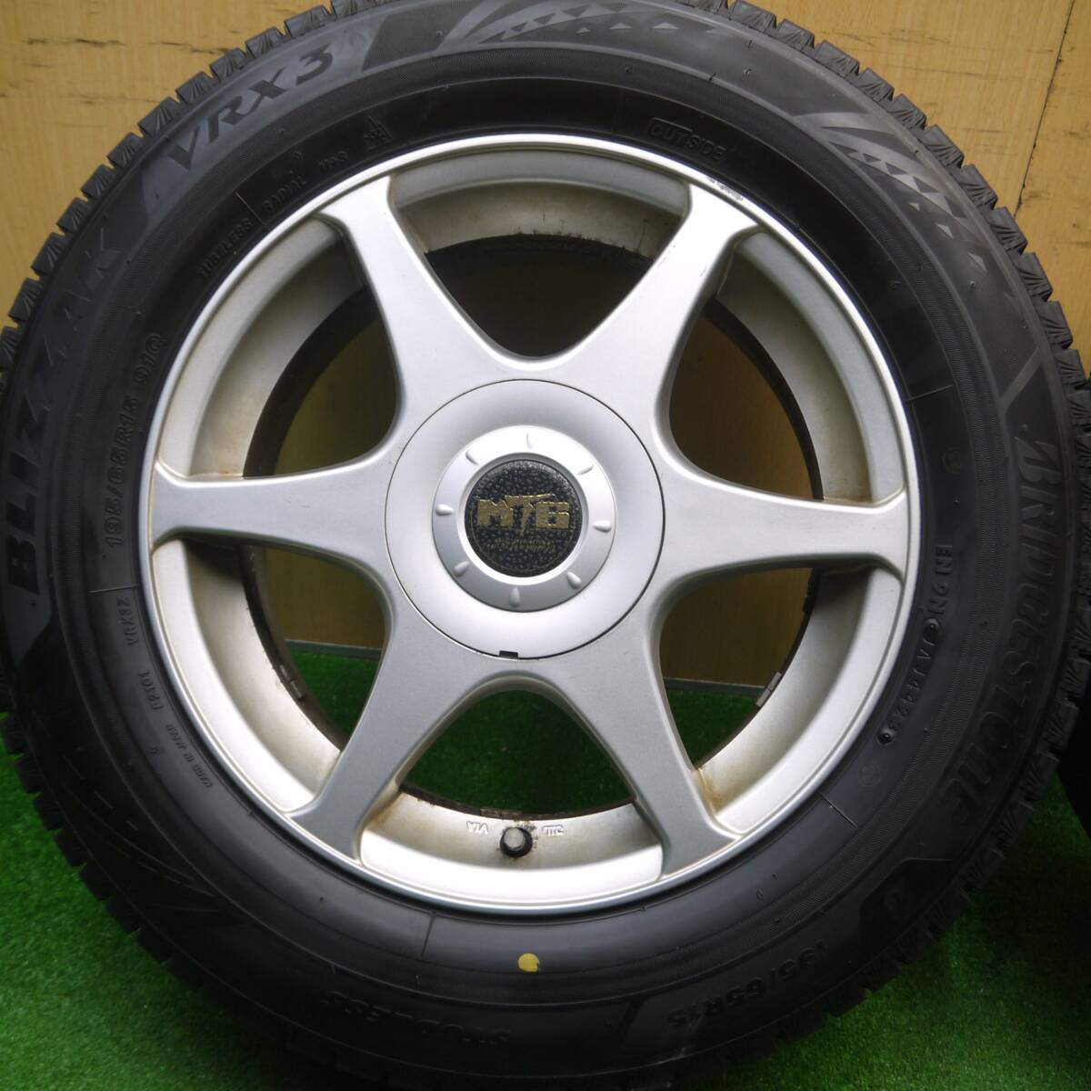 バリ溝!23年!9.5分以上★スタッドレス 195/65R15 ブリヂストン ブリザック VRX3 MT6 社外 アルミ 15インチ PCD 100 114.3/5H マルチ★4121601Hス