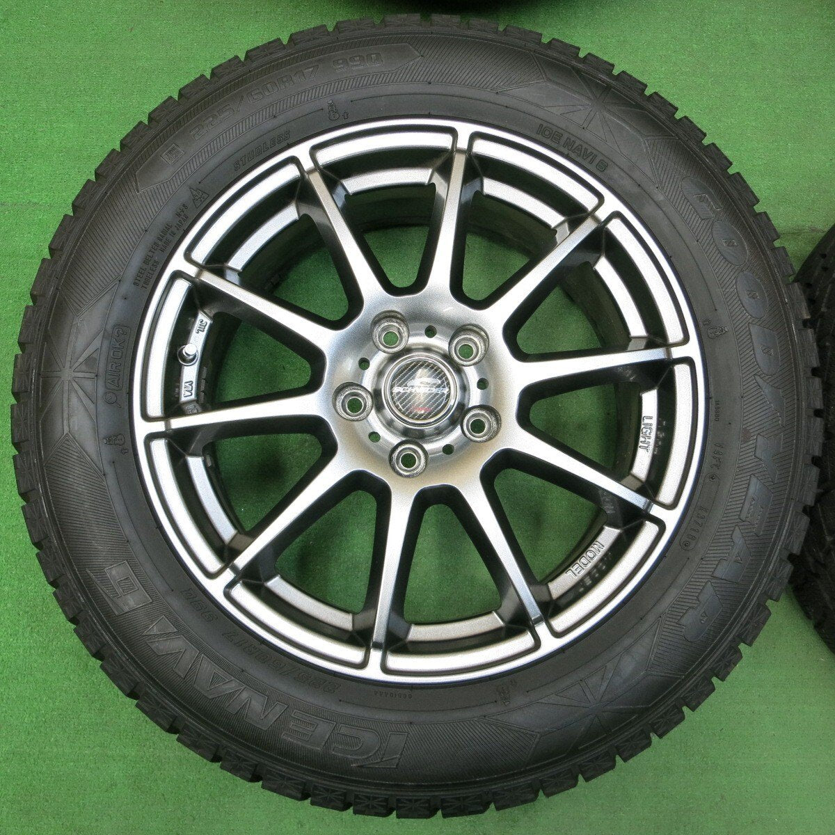 バリ溝!キレイ!ほぼ10分★スタッドレス 225/60R17 グッドイヤー アイスナビ6 SCHNEIDER PCD114.3/5H★4051704イス